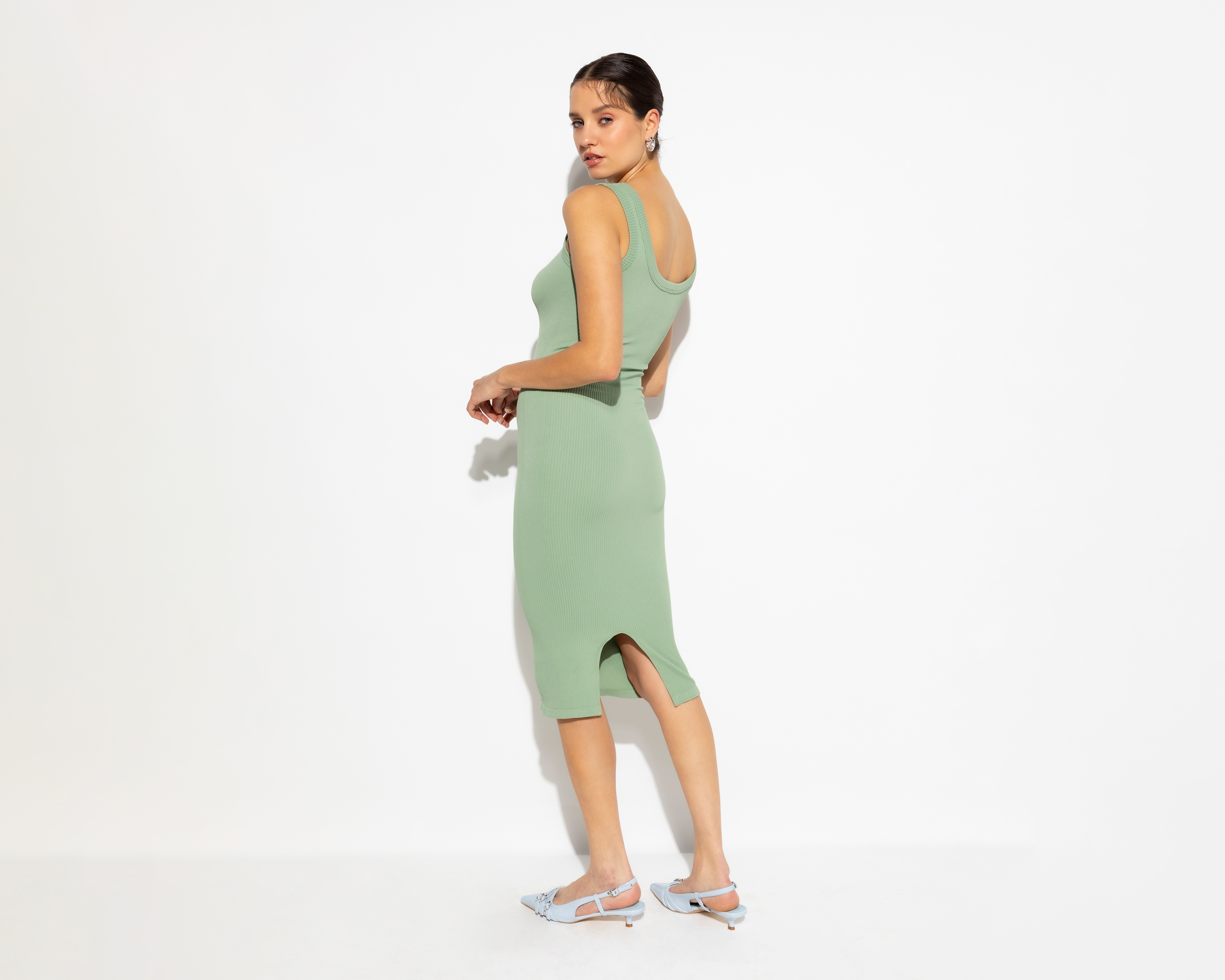 Foto 4 pulgar | Foto 3 | Vestido con Tirante Ancho Seamless Strona para Mujer