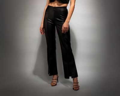 Foto 2 | Foto 2 | Pantalon Polipiel con Abertura en Ruedo Strona para Mujer
