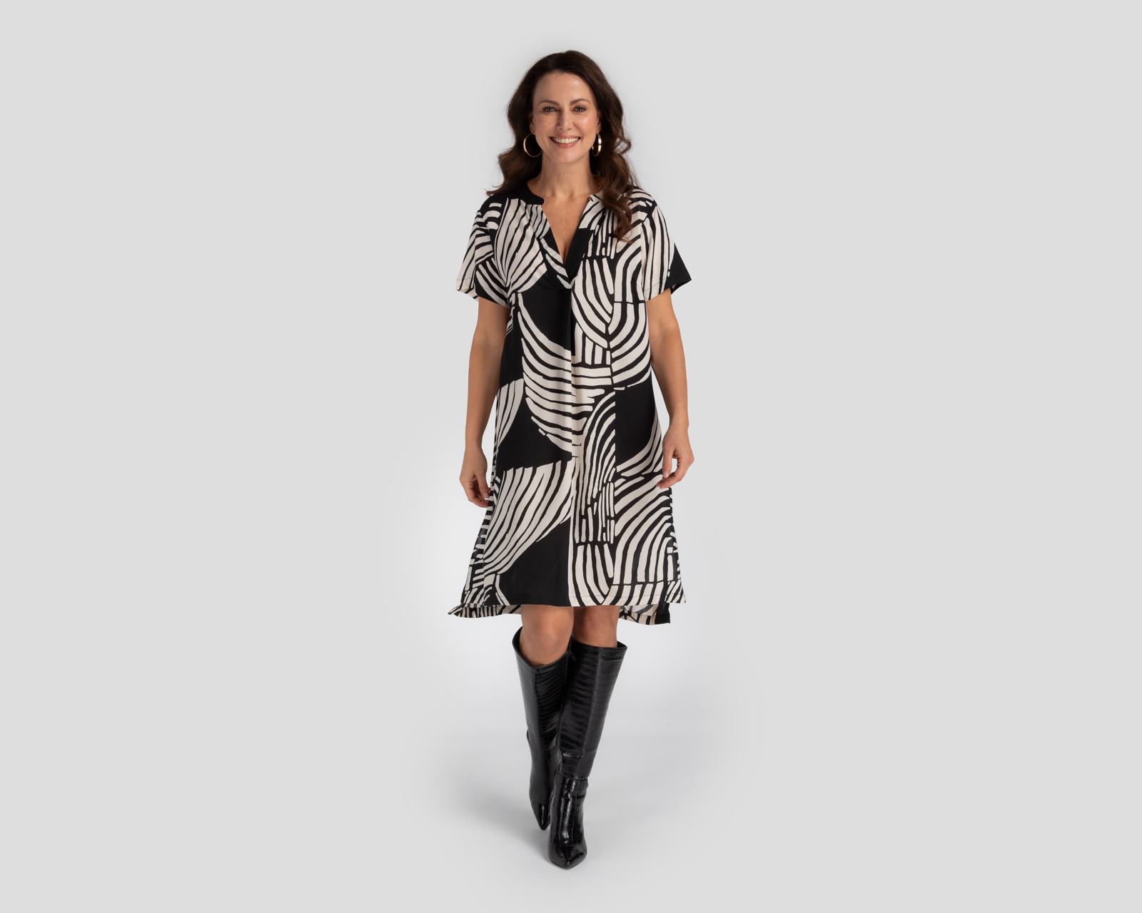 Foto 2 pulgar | Foto 1 | Vestido Casual Sahara Manga Corta Escote V para Mujer