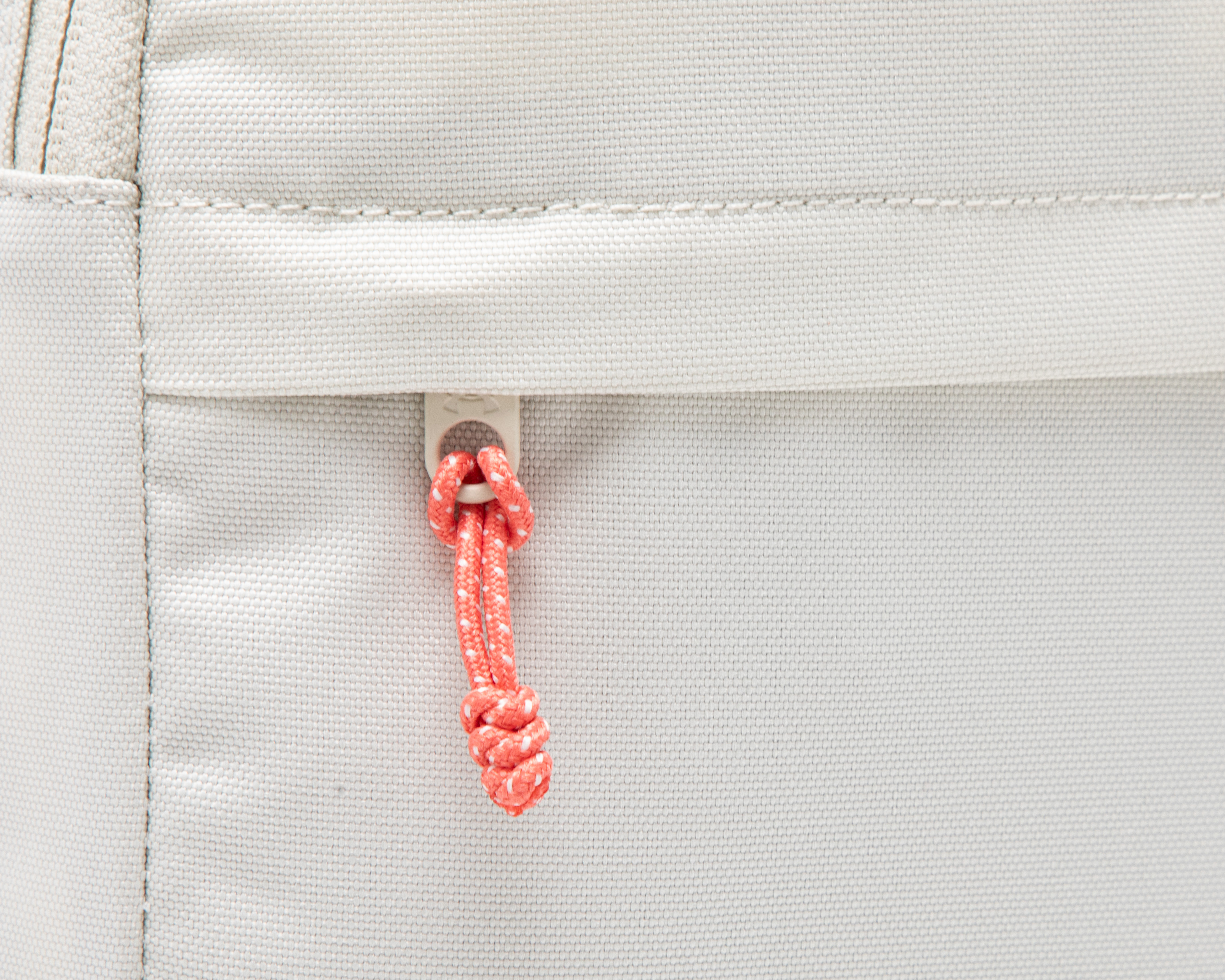 Foto 6 pulgar | Foto 5 | Minimochila Under Armour Loudon Blanca