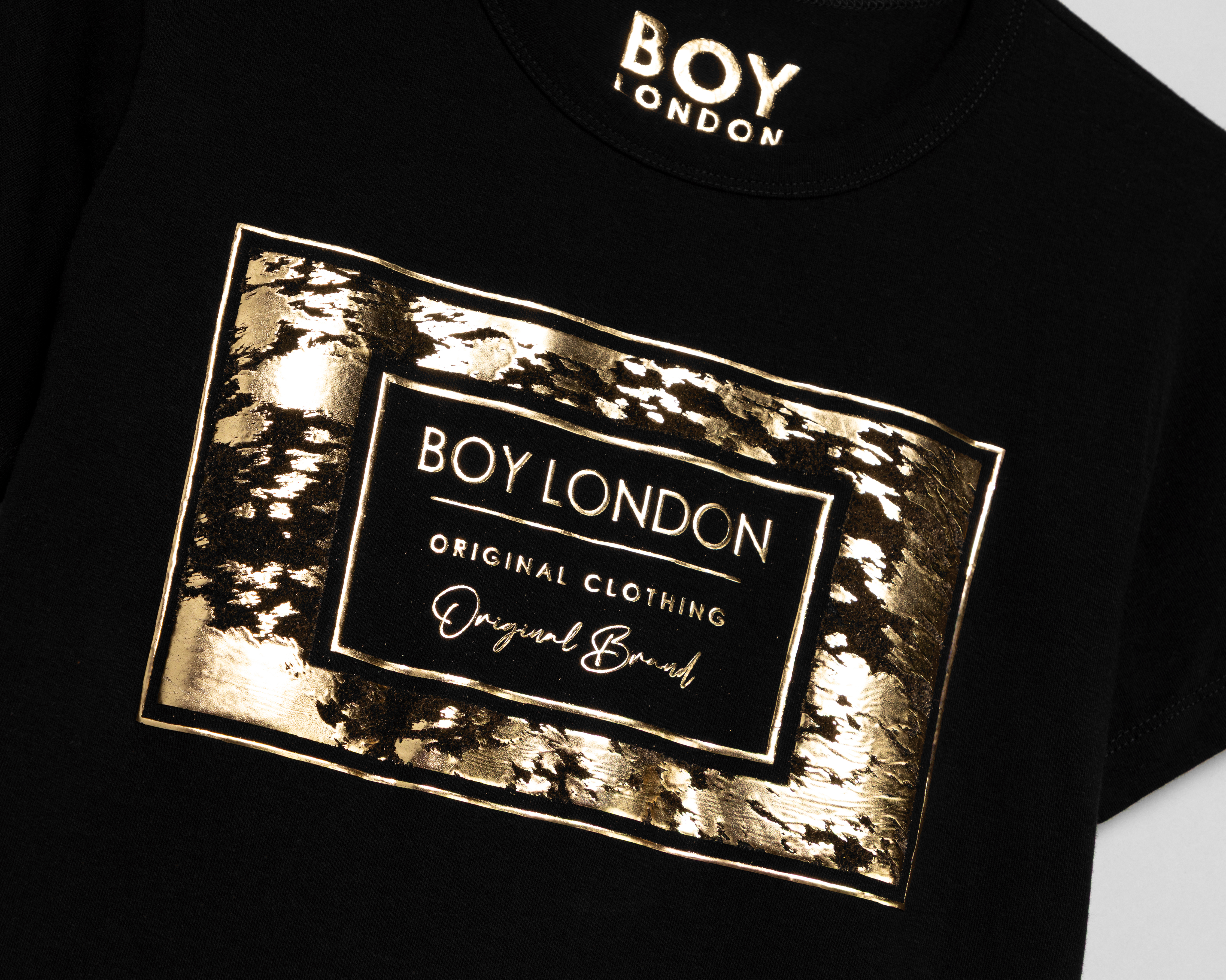 Foto 4 pulgar | Foto 3 | Playera Manga Corta Boy London para Mujer