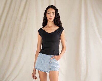 Foto 2 | Foto 2 | Playera Negra Strona para Mujer