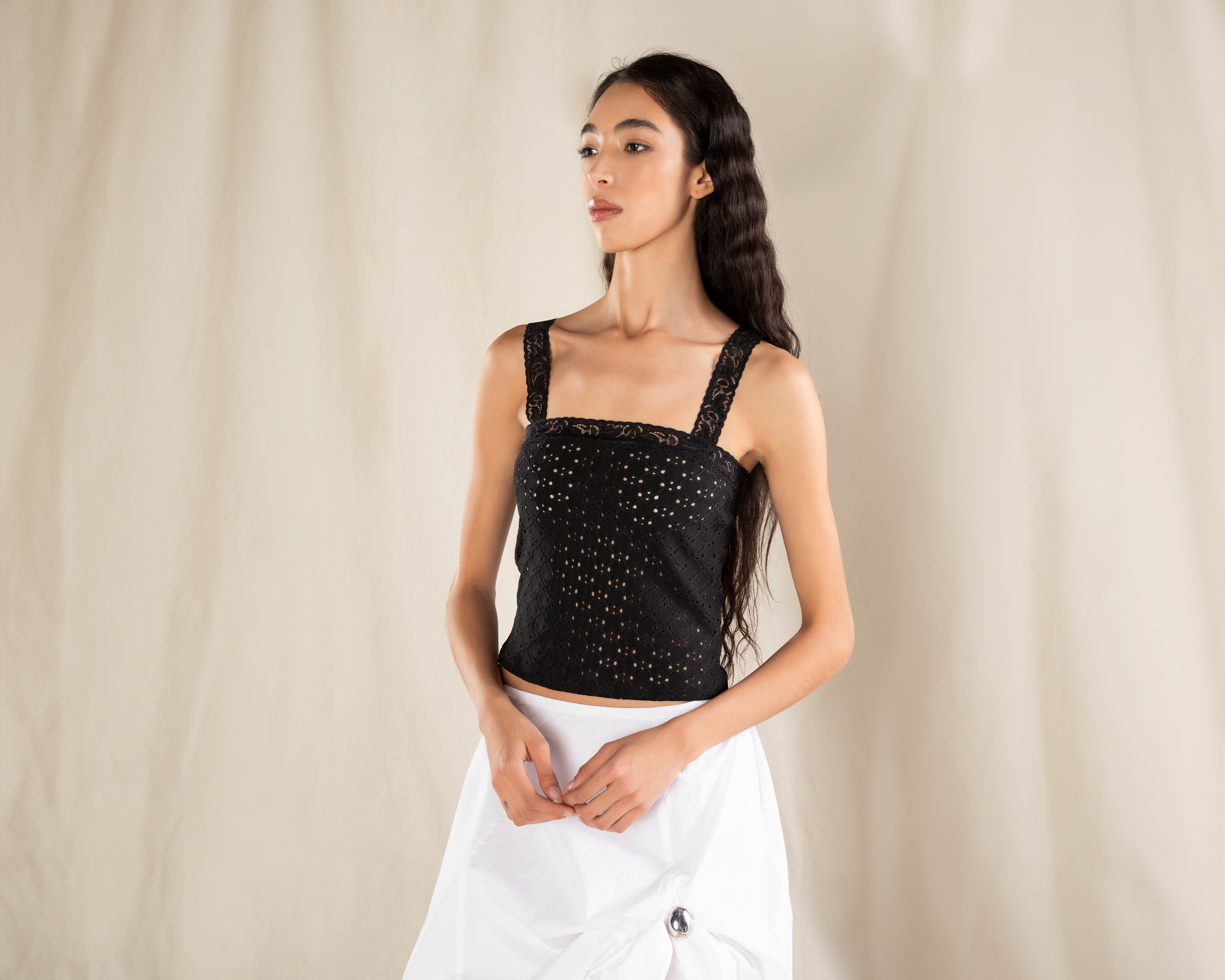 Foto 3 pulgar | Foto 2 | Blusa con Eyelet Strona para Mujer