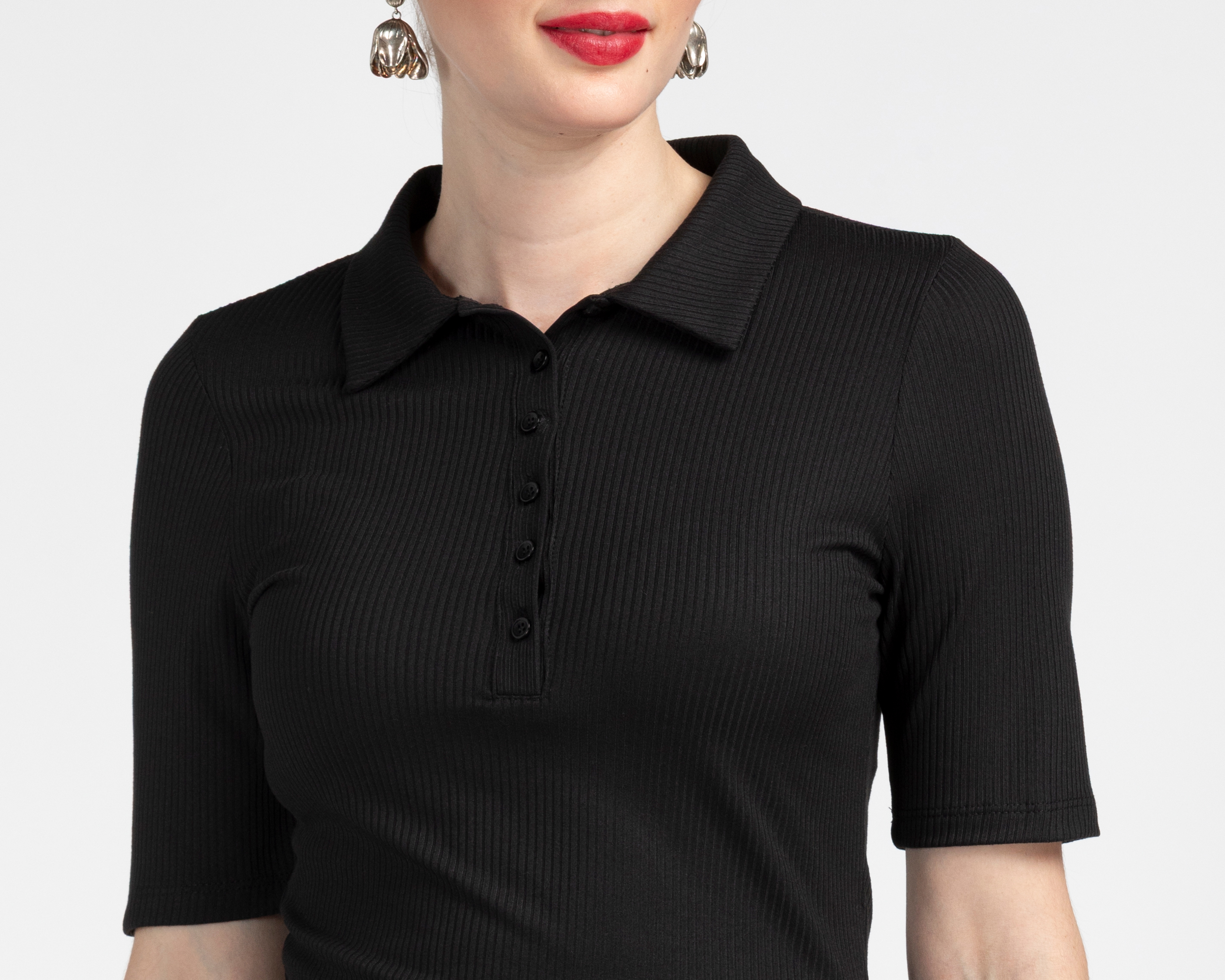 Foto 5 pulgar | Foto 4 | Playera Polo Sahara Manga Corta Negra para Mujer