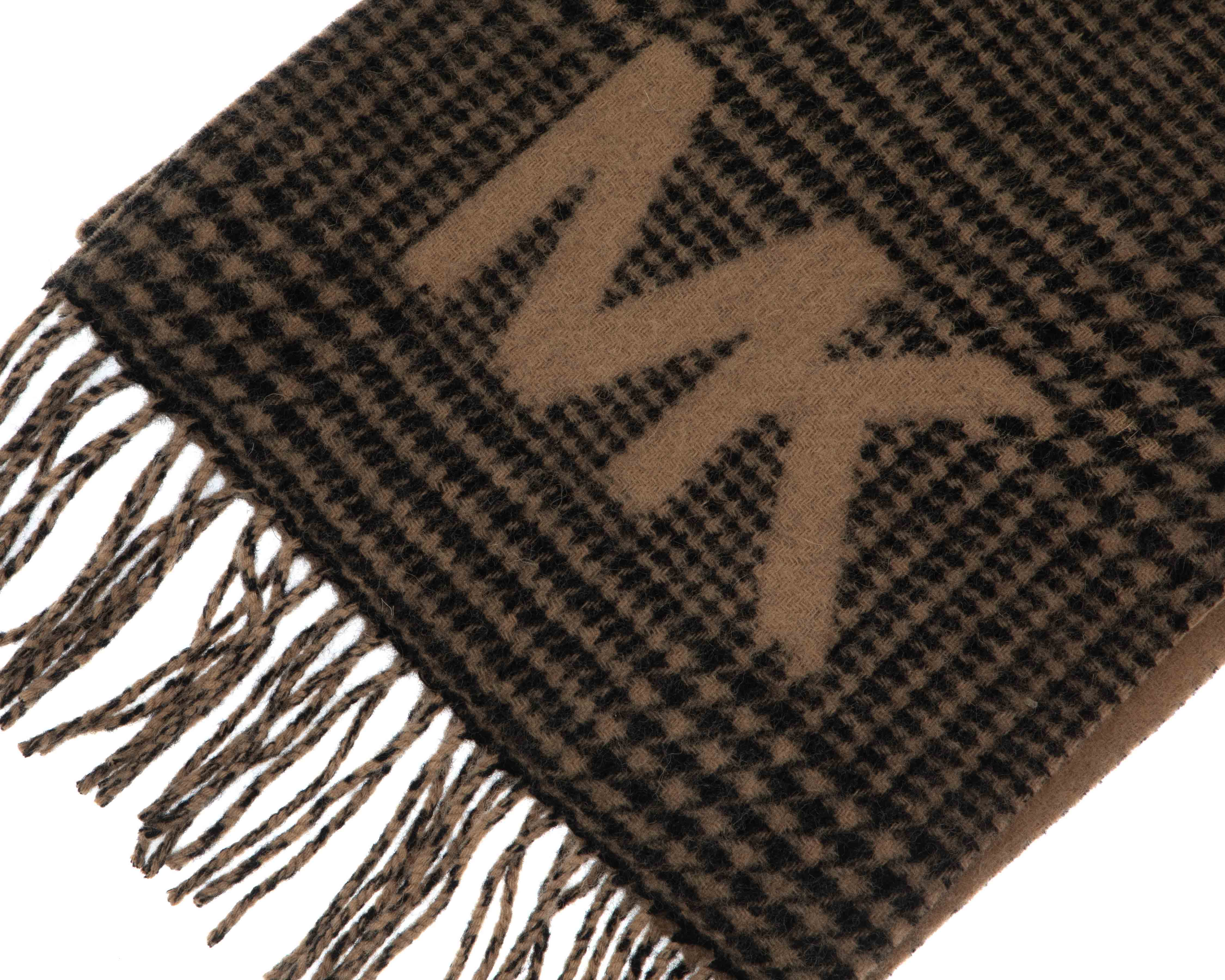 Foto 3 pulgar | Foto 2 | Bufanda Michael Kors