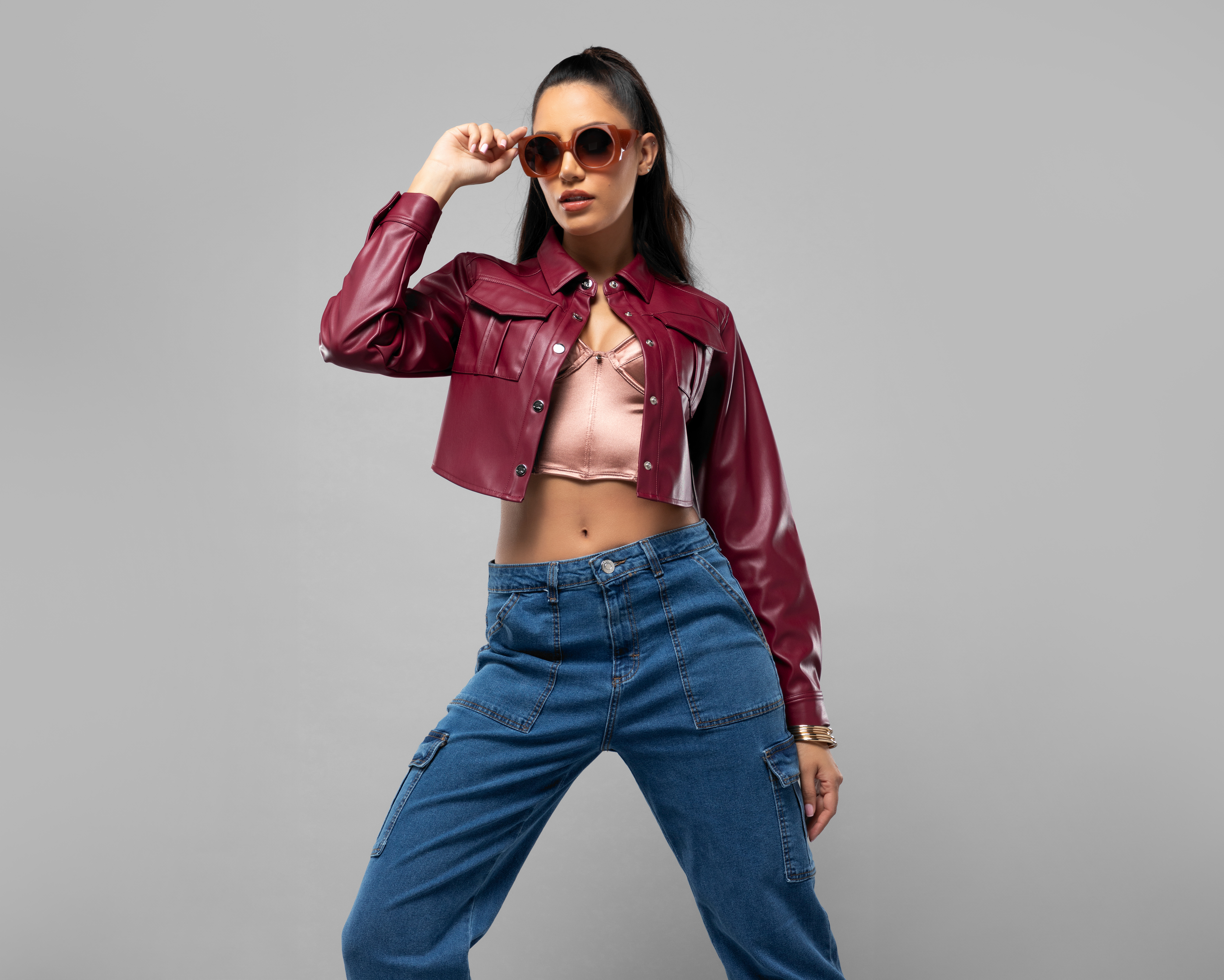 Foto 3 pulgar | Foto 2 | Chamarra Jennifer Lopez con Botones Roja