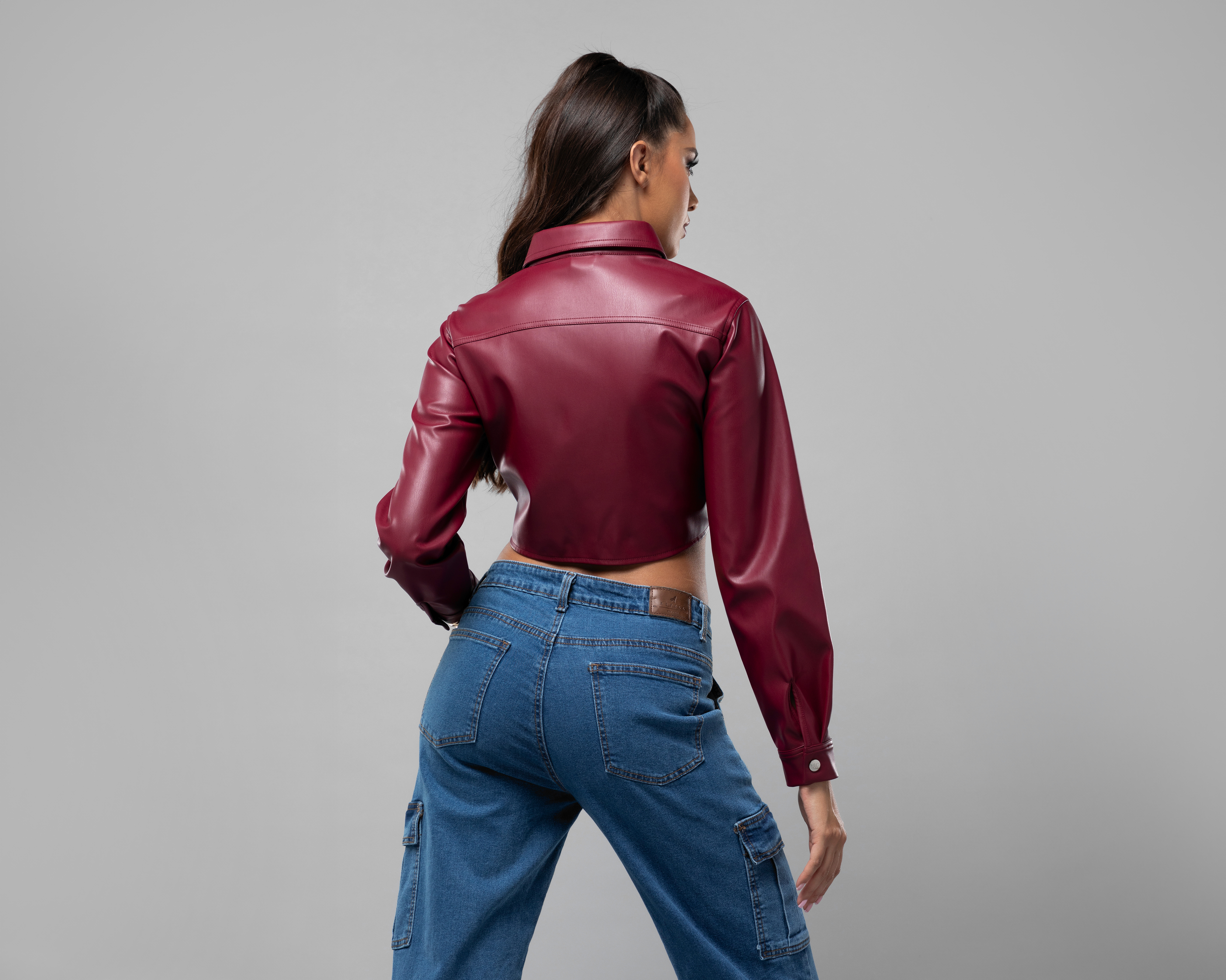 Foto 4 pulgar | Foto 3 | Chamarra Jennifer Lopez con Botones Roja