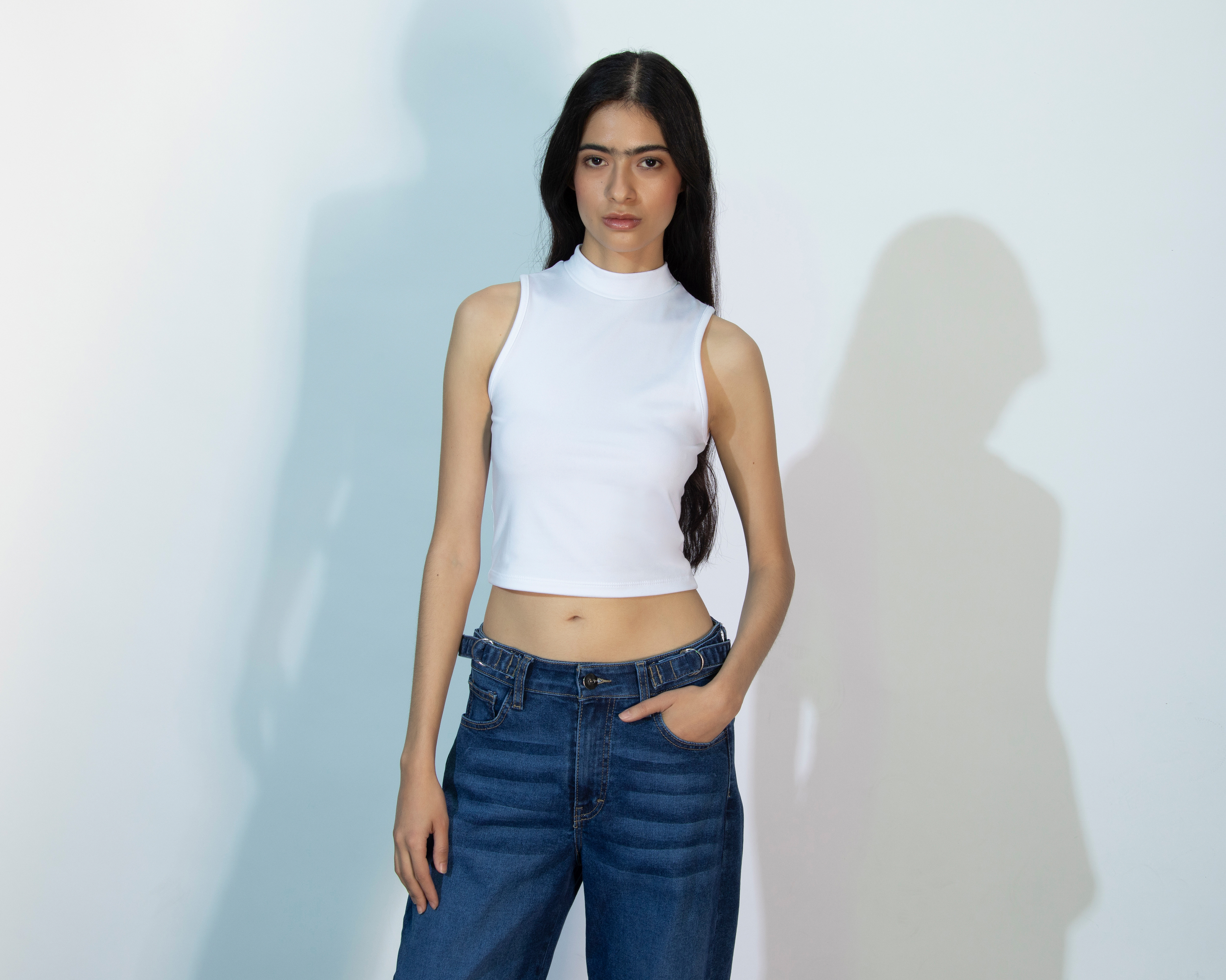 Foto 3 pulgar | Foto 2 | Playera Strona Cuello Alto para Mujer