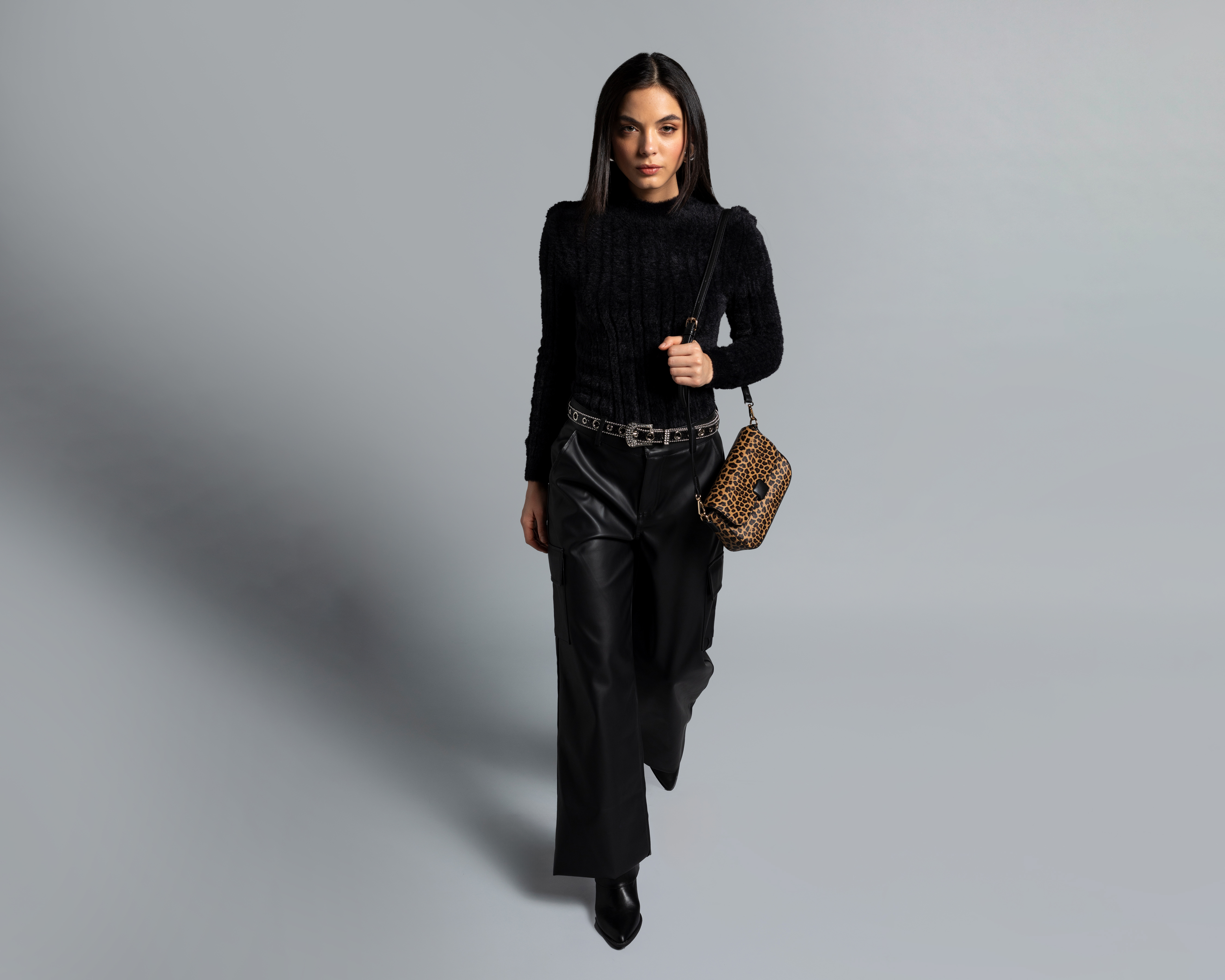 Foto 3 pulgar | Foto 2 | Suéter Negro Thinner para Mujer