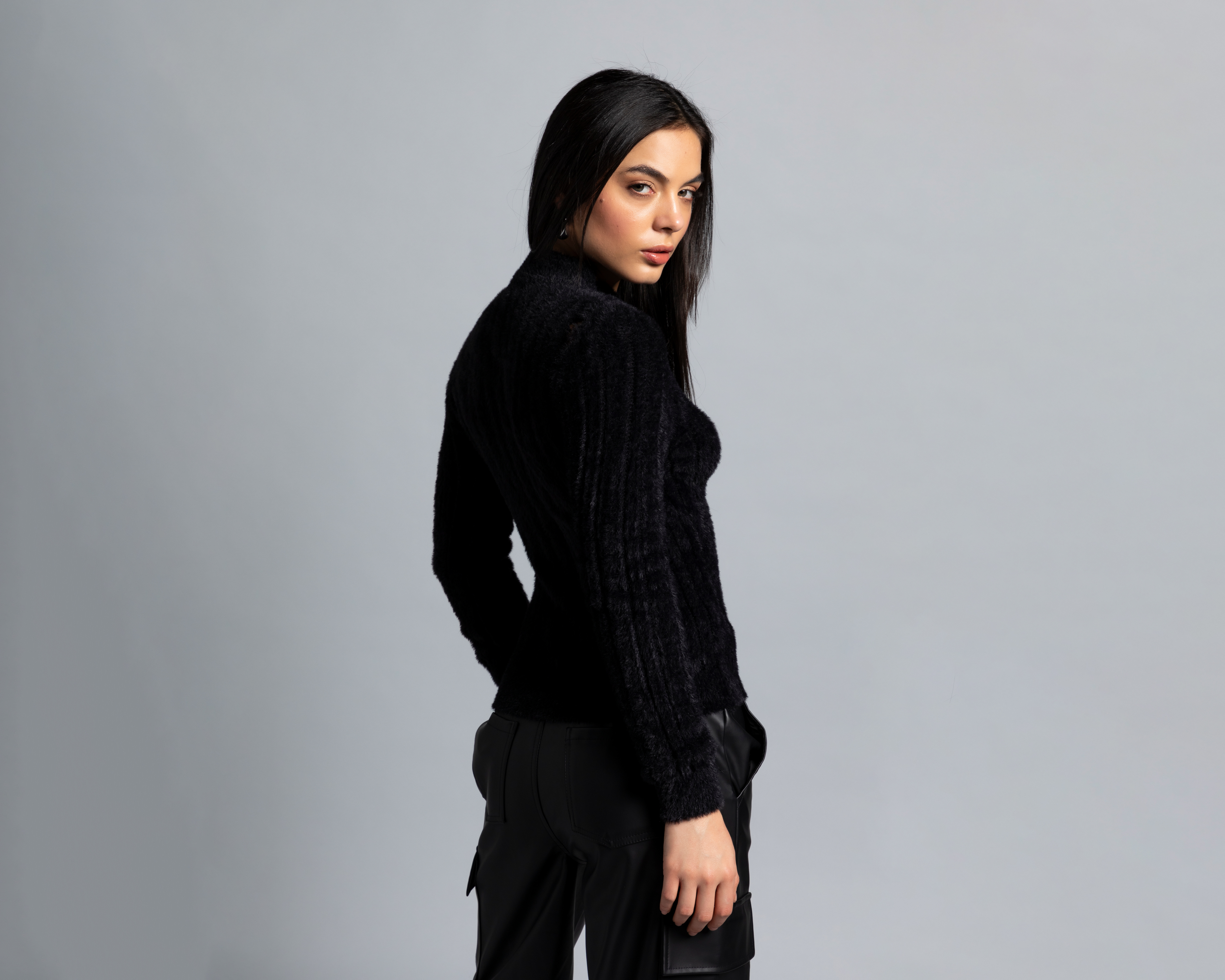 Foto 4 pulgar | Foto 3 | Suéter Negro Thinner para Mujer