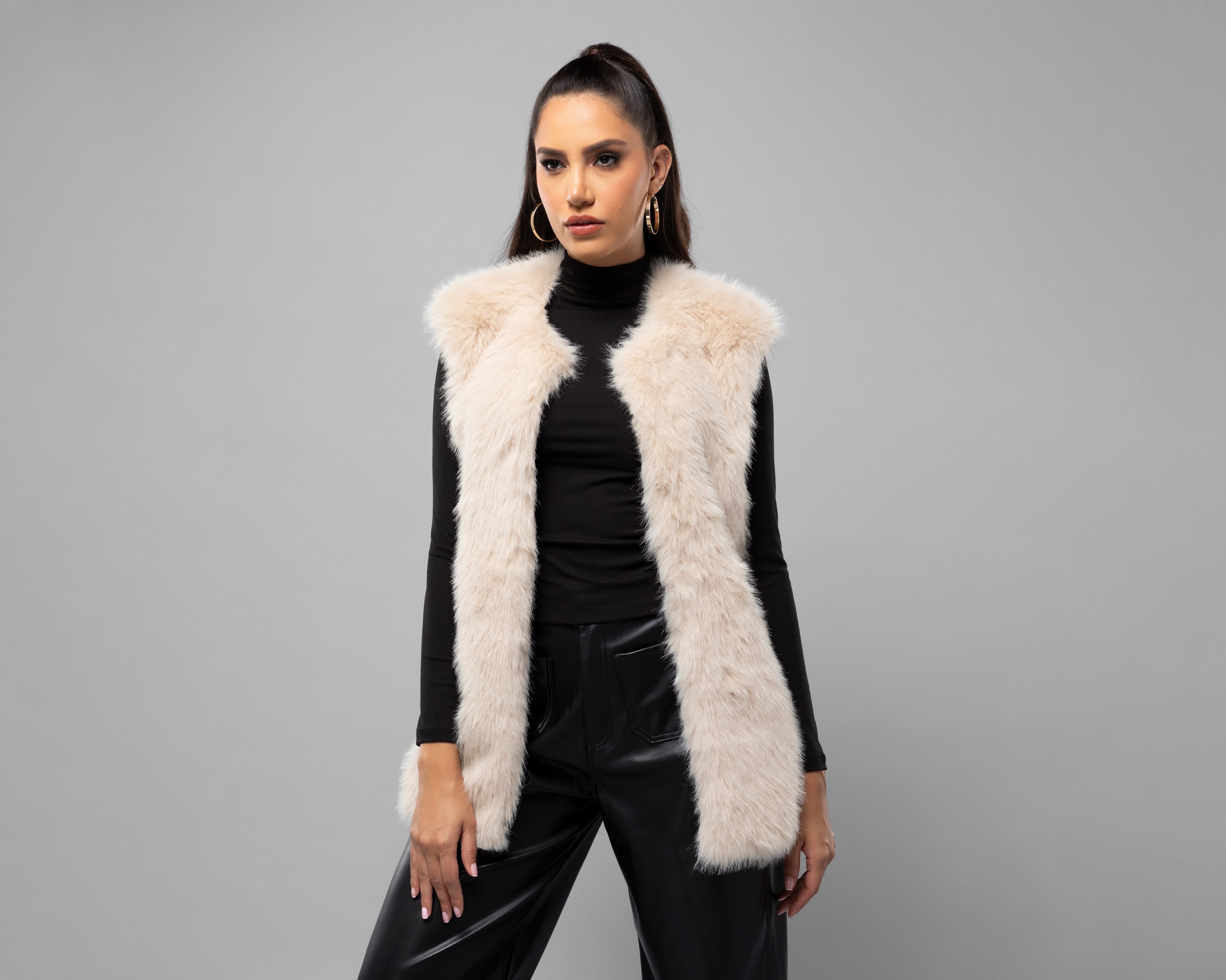 Foto 2 pulgar | Foto 1 | Chaleco Beige Jennifer Lopez para Mujer