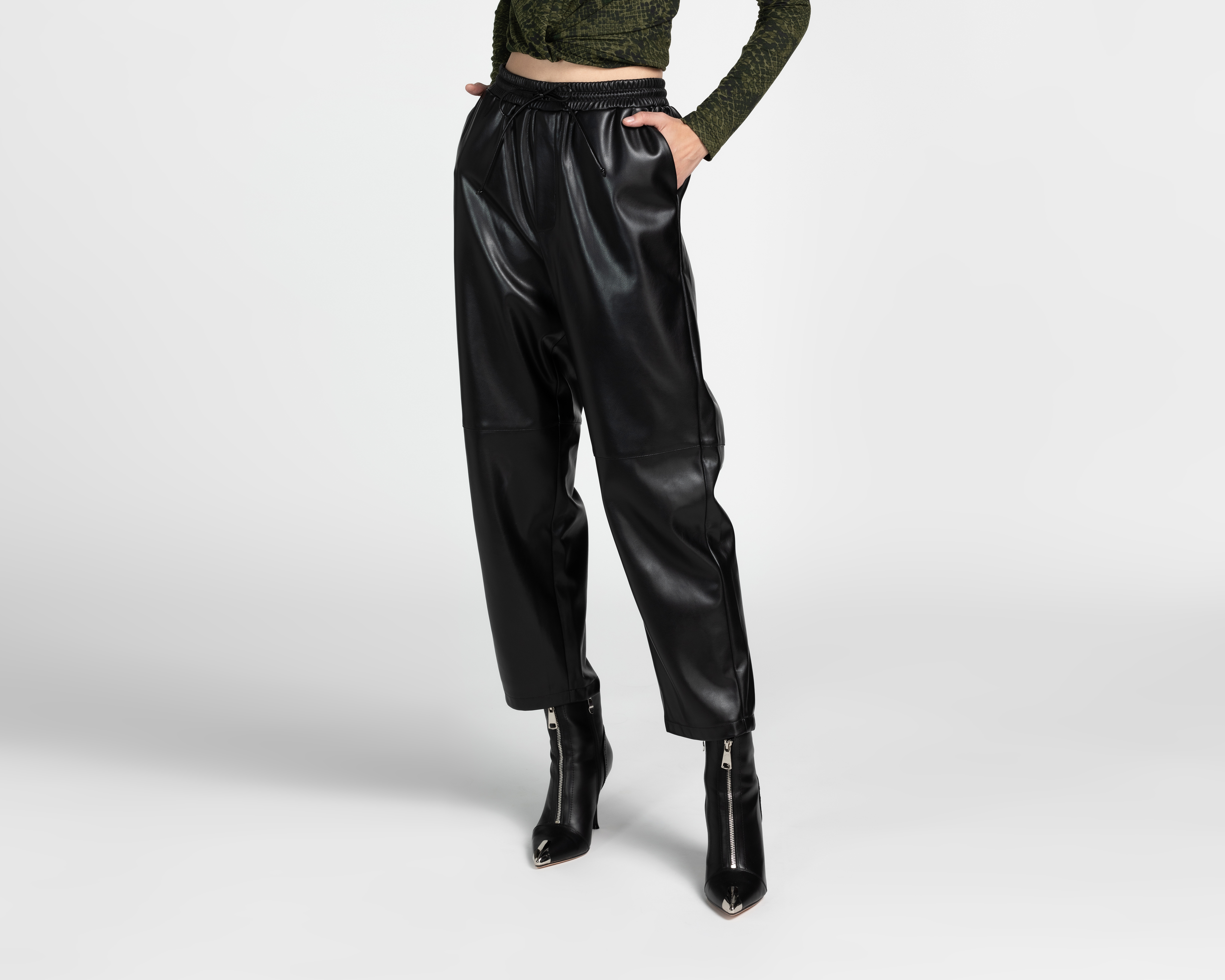 Foto 1 | Foto 1 | Pantalón Sahara Negro para Mujer