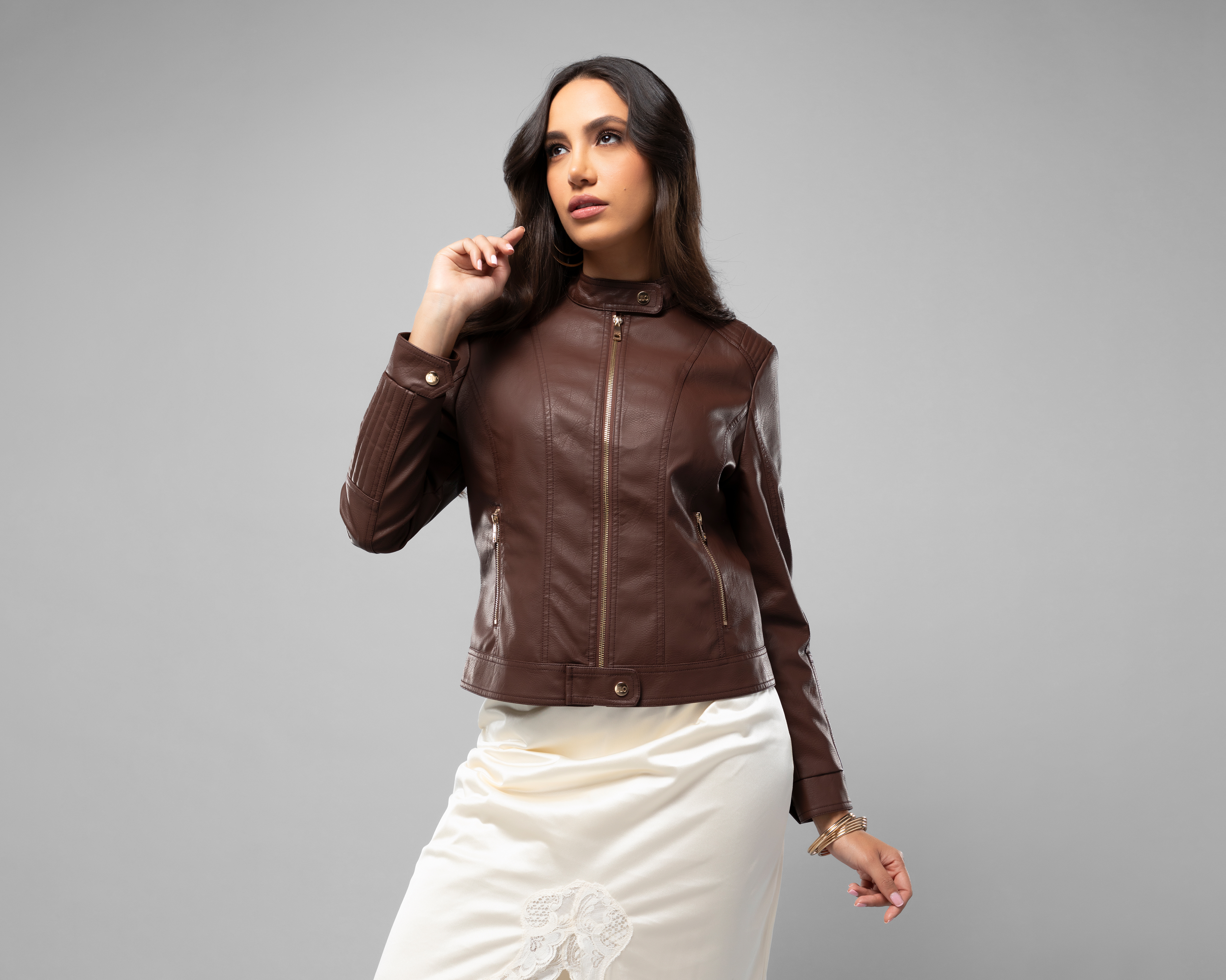 Foto 2 pulgar | Foto 1 | Chamarra tipo Vinipiel Jennifer Lopez para Mujer