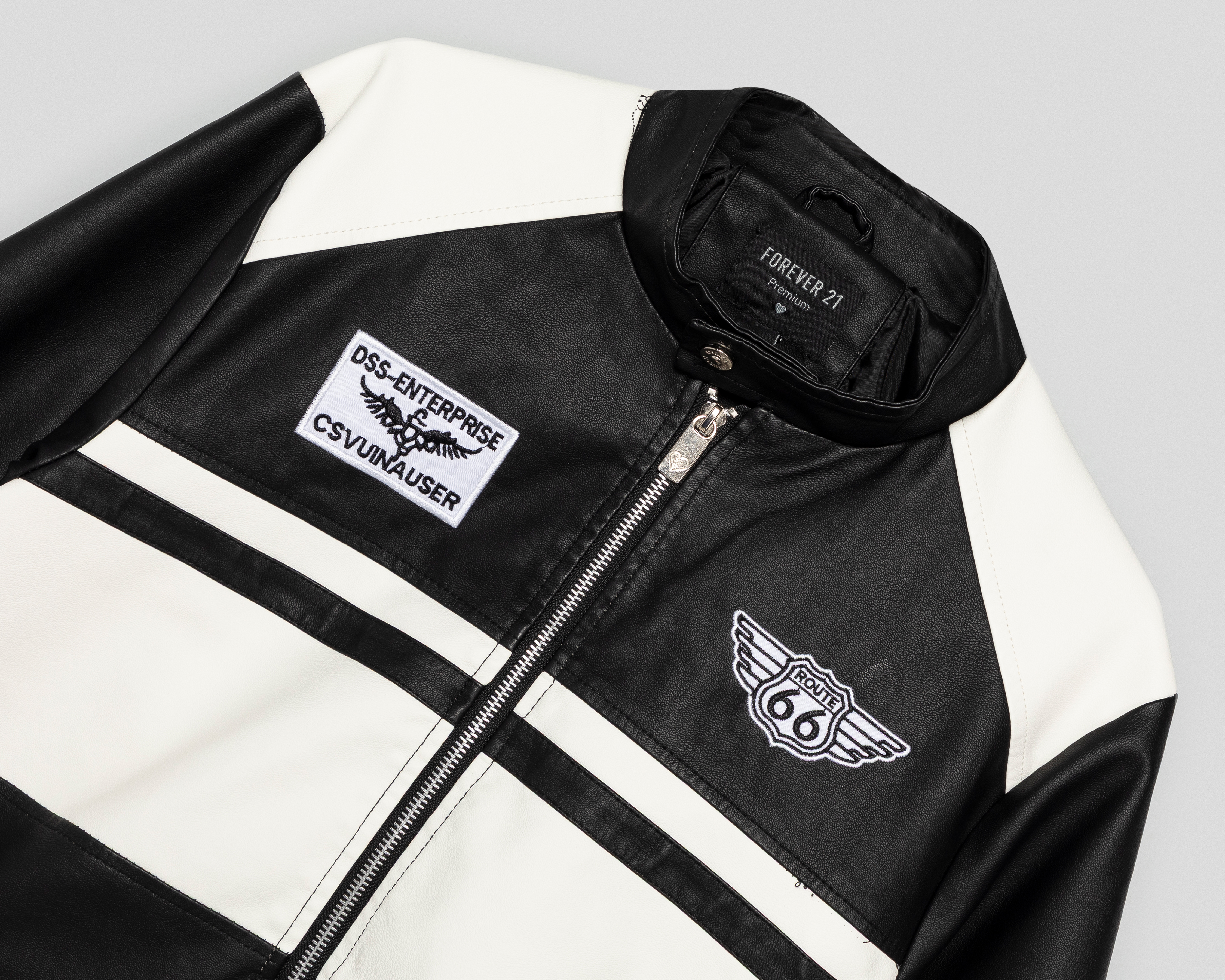 Foto 4 pulgar | Foto 3 | Chamarra Negra Forever 21 para Mujer