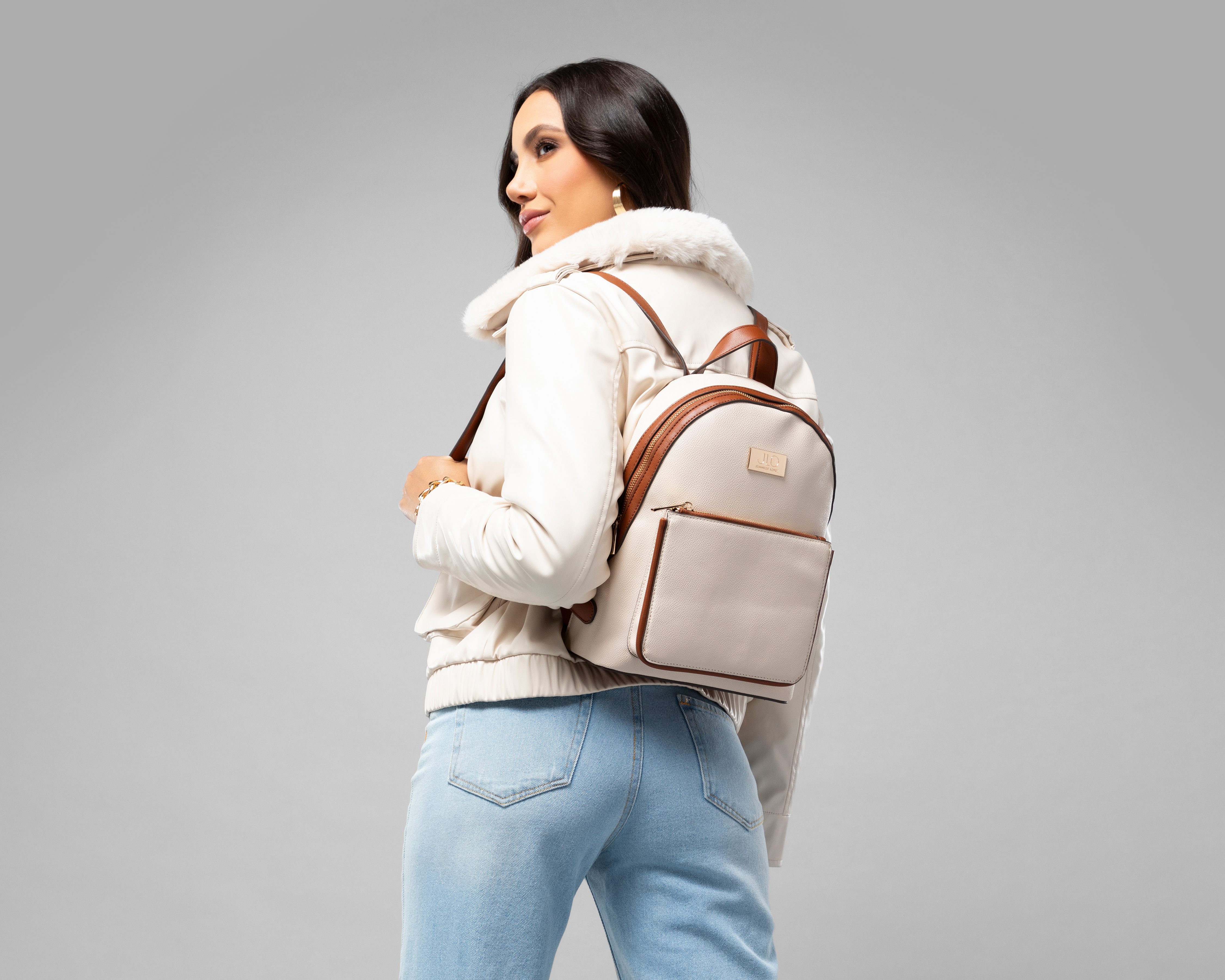 Foto 7 pulgar | Foto 6 | Mochila Jennifer Lopez