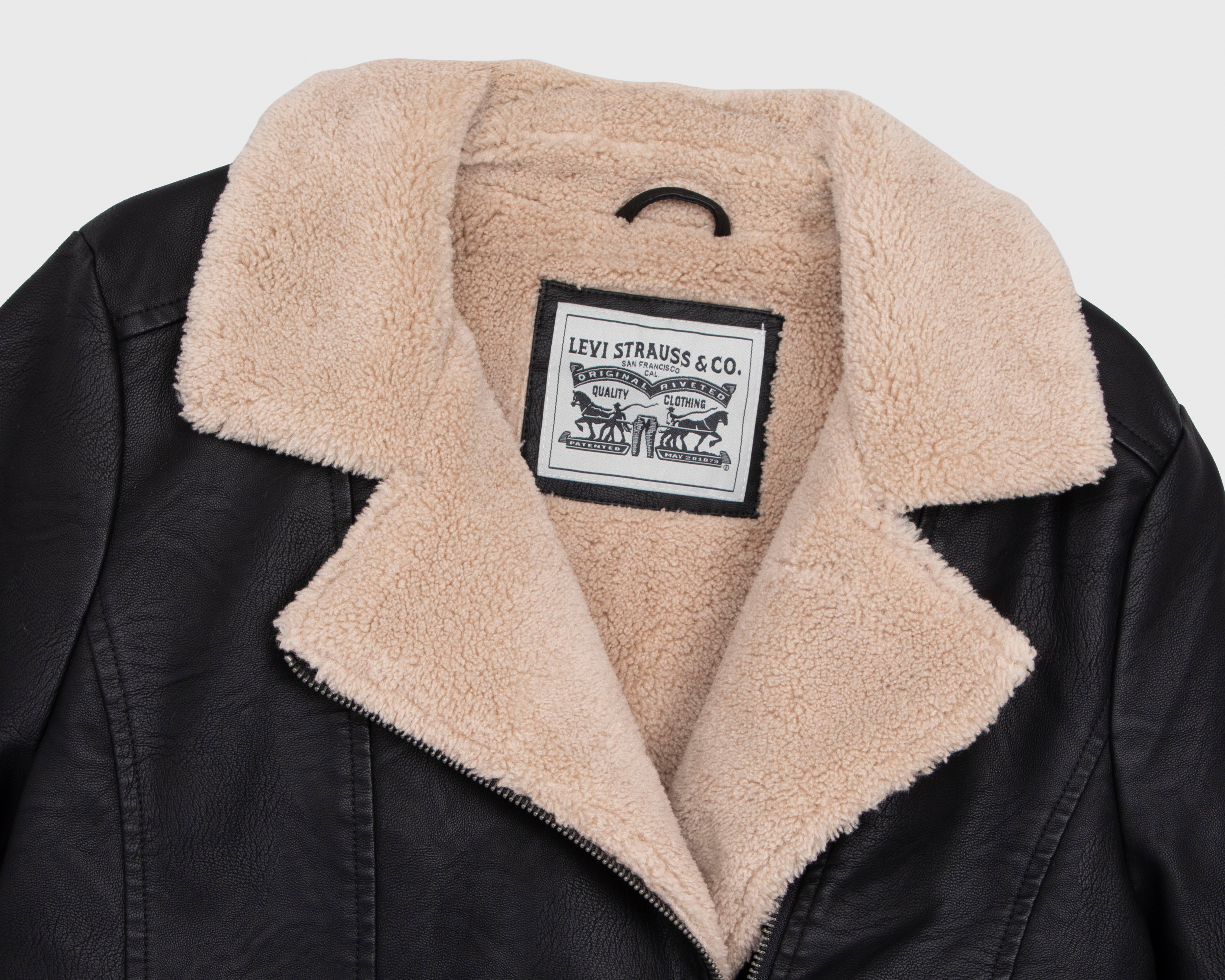 Foto 4 pulgar | Foto 3 | Chamarra Aborregada Levi's para Mujer