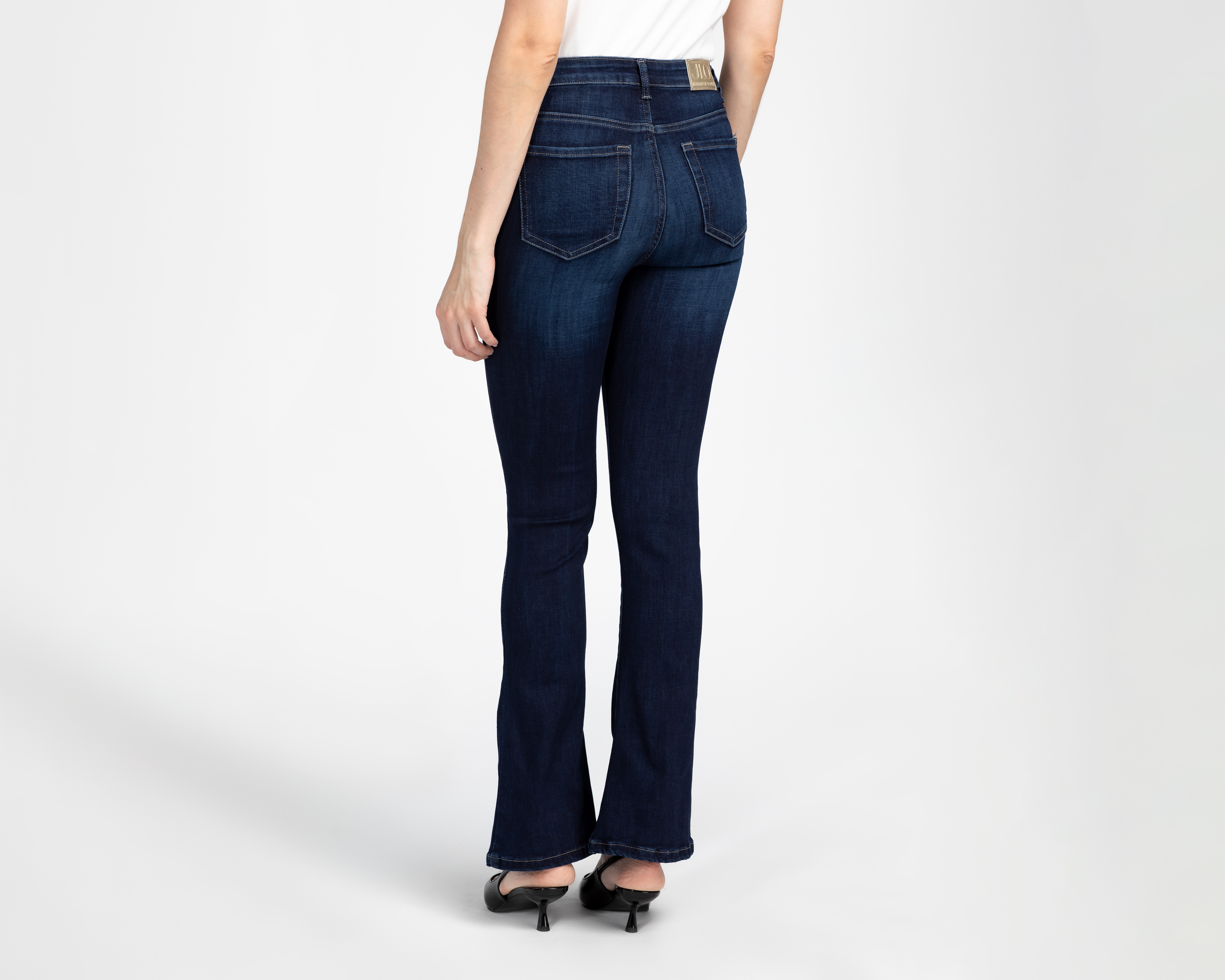 Foto 4 pulgar | Foto 3 | Jeans Flare Jennifer Lopez para Mujer