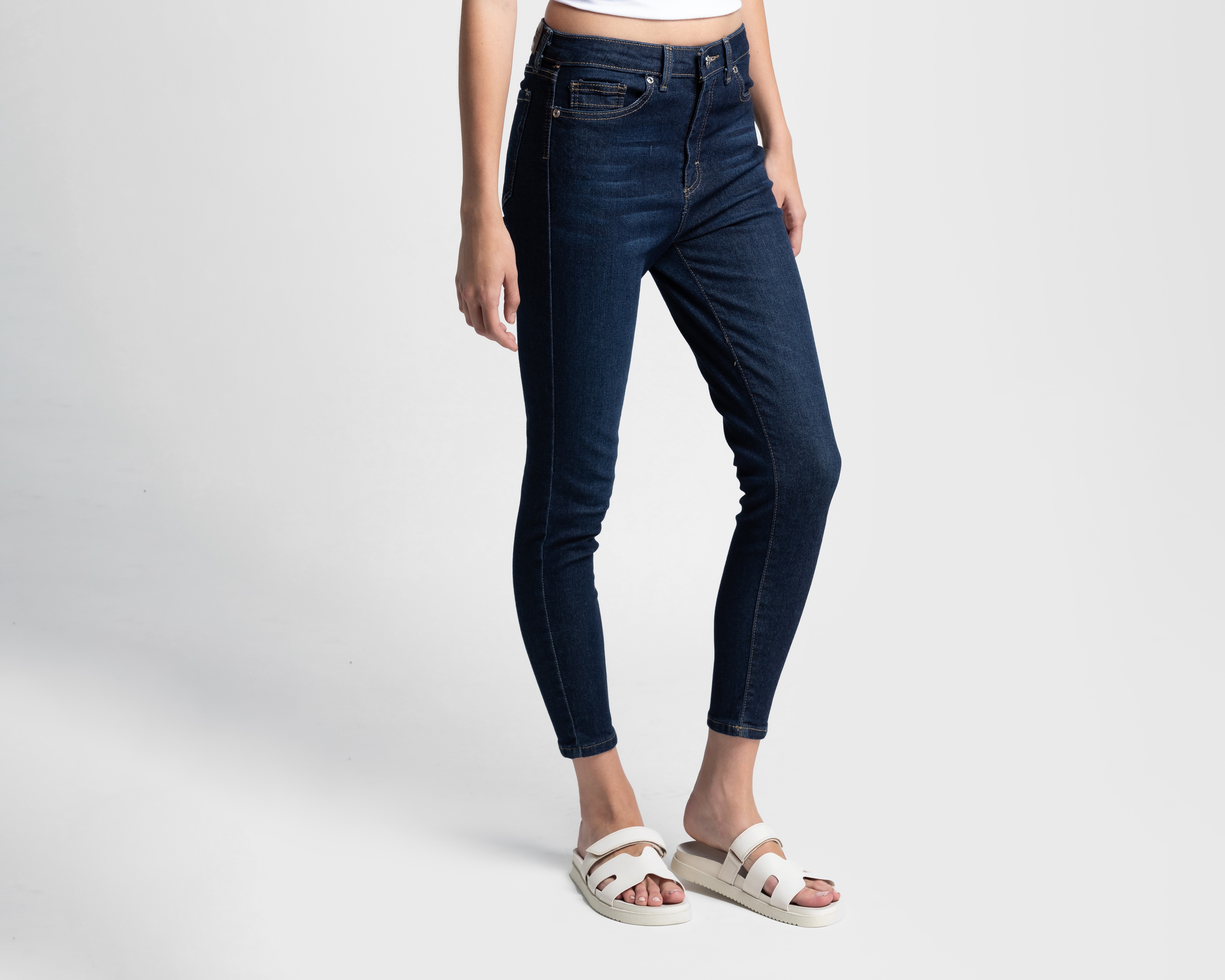 Foto 2 pulgar | Foto 1 | Jeans Skinny Refill para Mujer