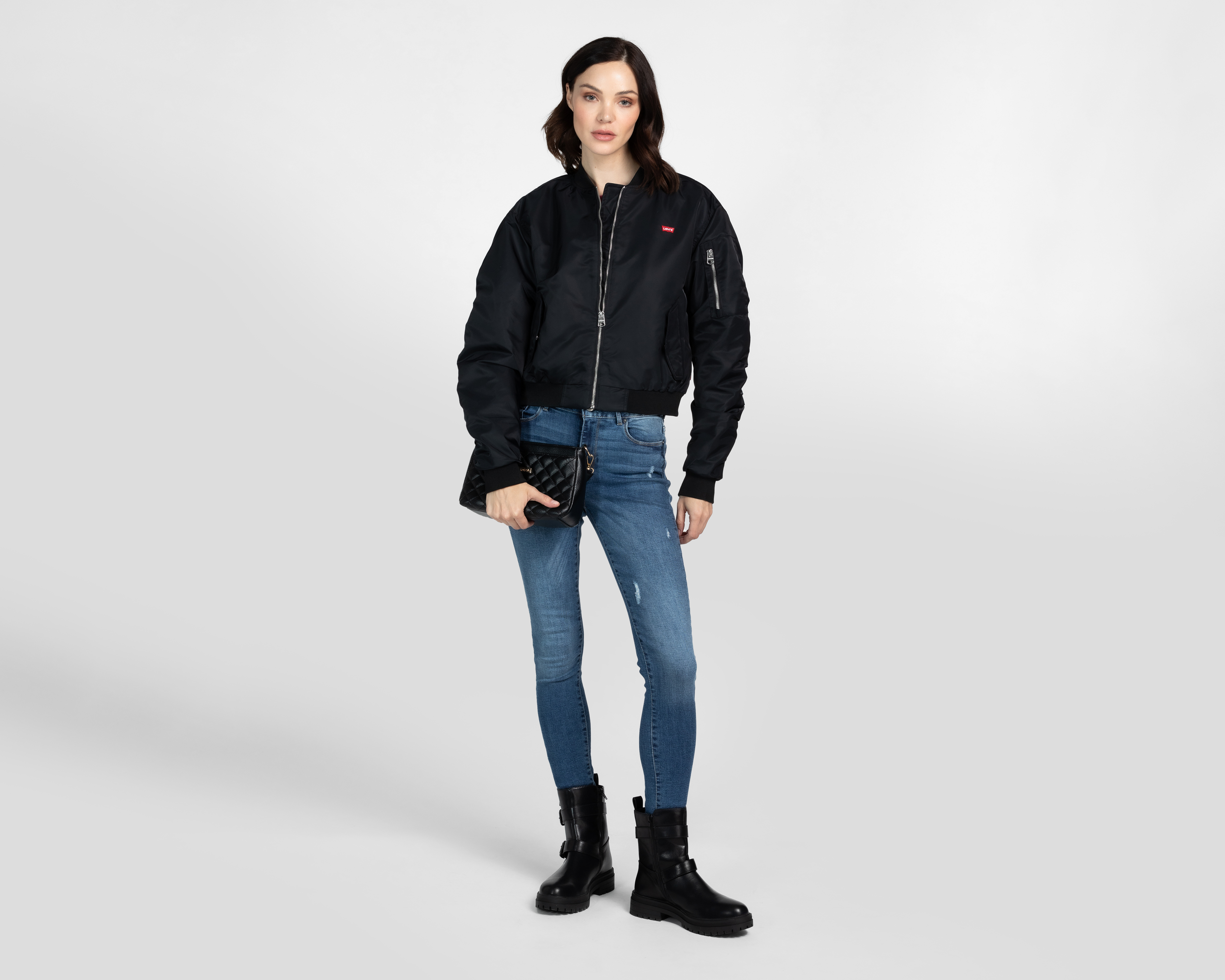 Foto 3 pulgar | Foto 2 | Chamarra Negra Levi's para Mujer