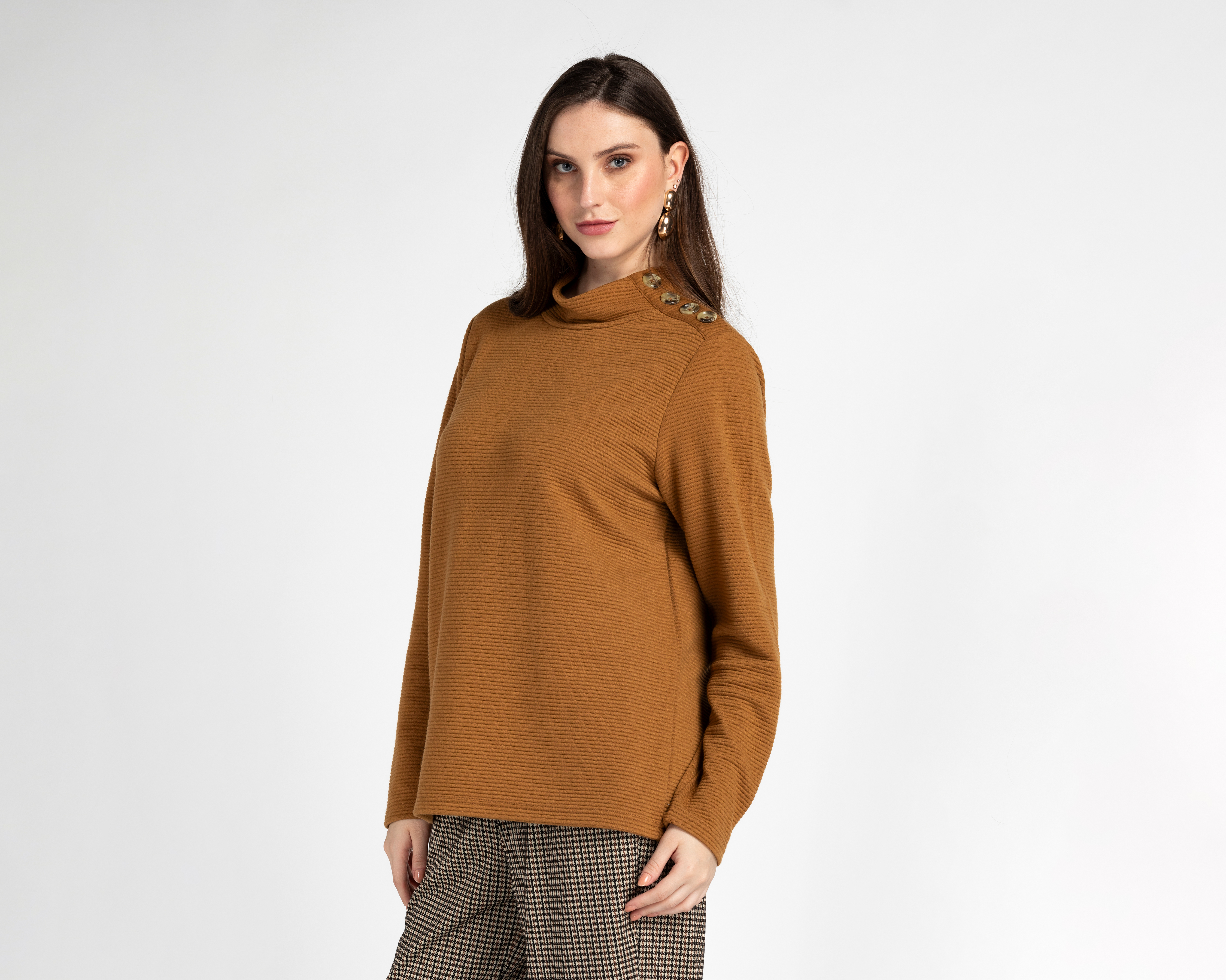 Foto 2 pulgar | Foto 1 | Sudadera Cuello Alto Sahara para Mujer