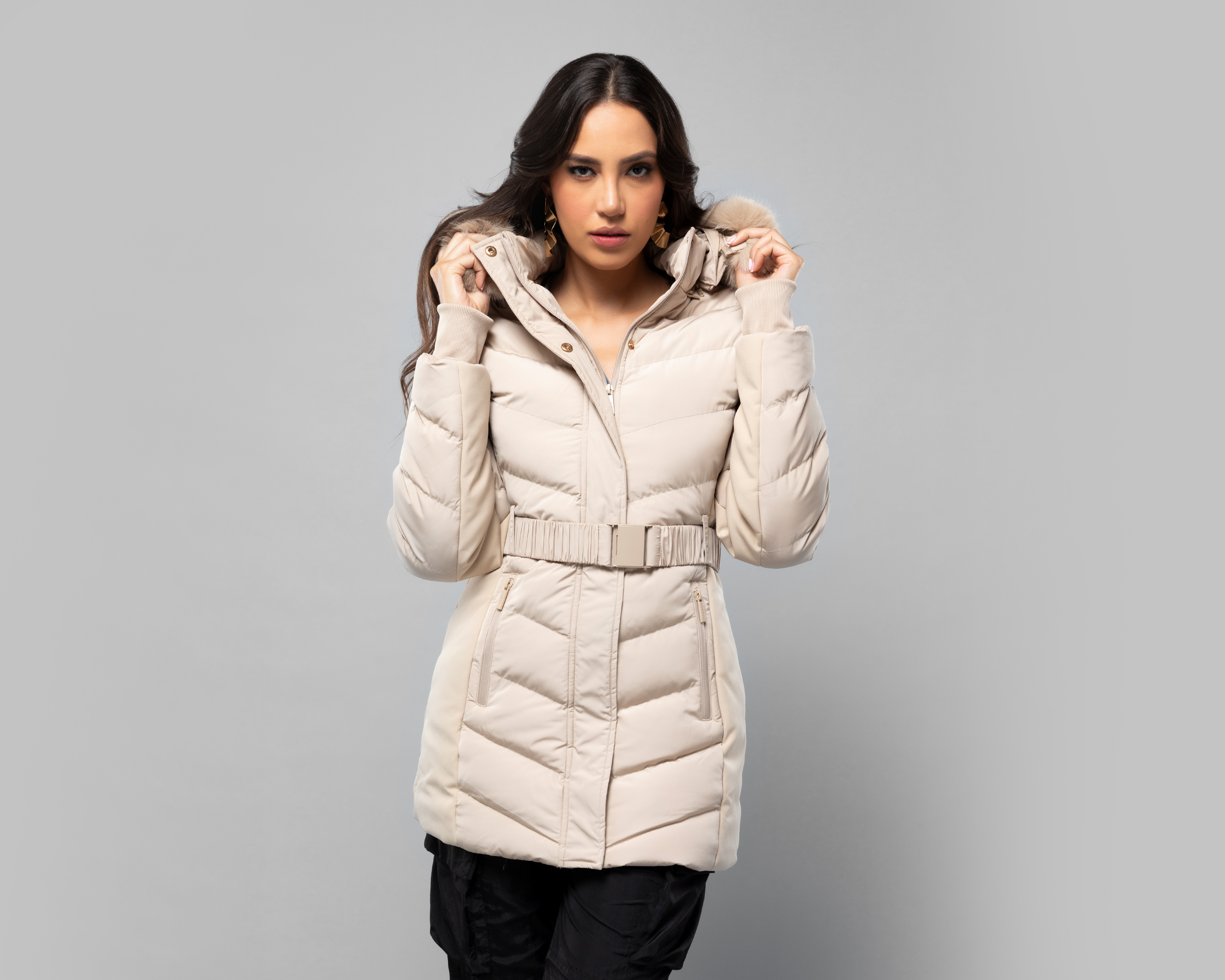 Foto 2 pulgar | Foto 1 | Chamarra Capitonada Jennifer Lopez para Mujer