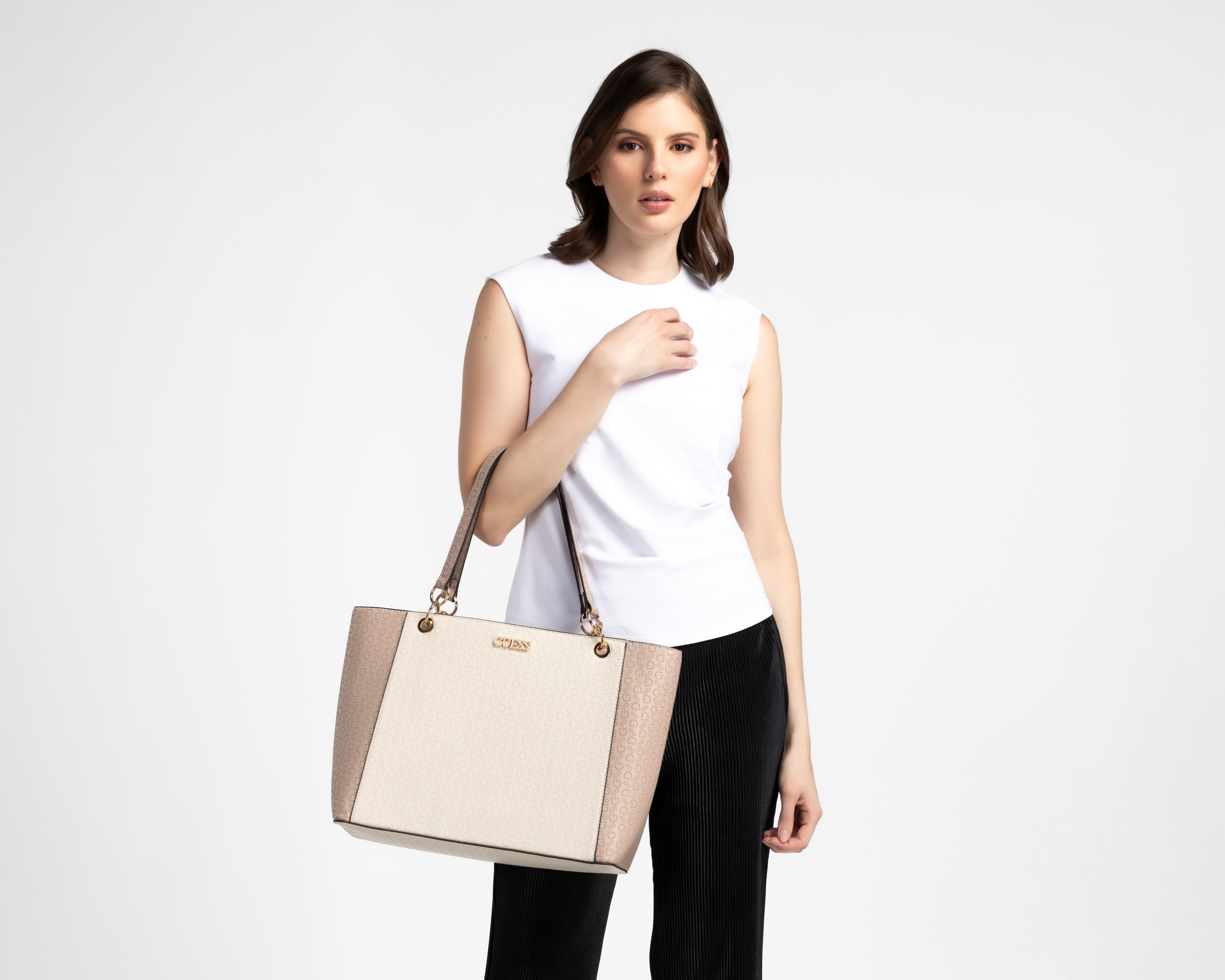 Foto 7 pulgar | Foto 6 | Bolsa de Hombro Guess