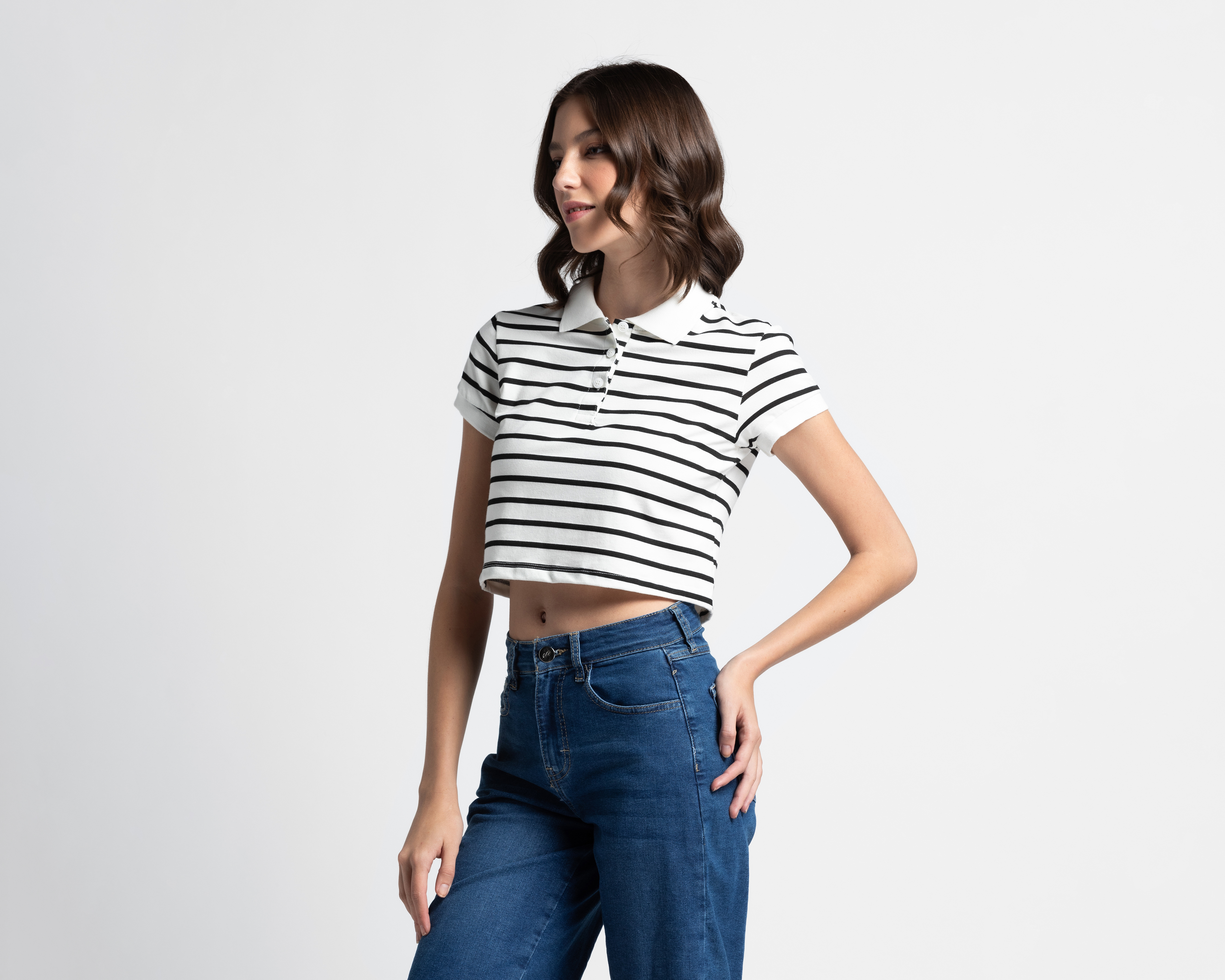 Foto 2 pulgar | Foto 1 | Playera Polo Refill Manga Corta Blanca Juvenil