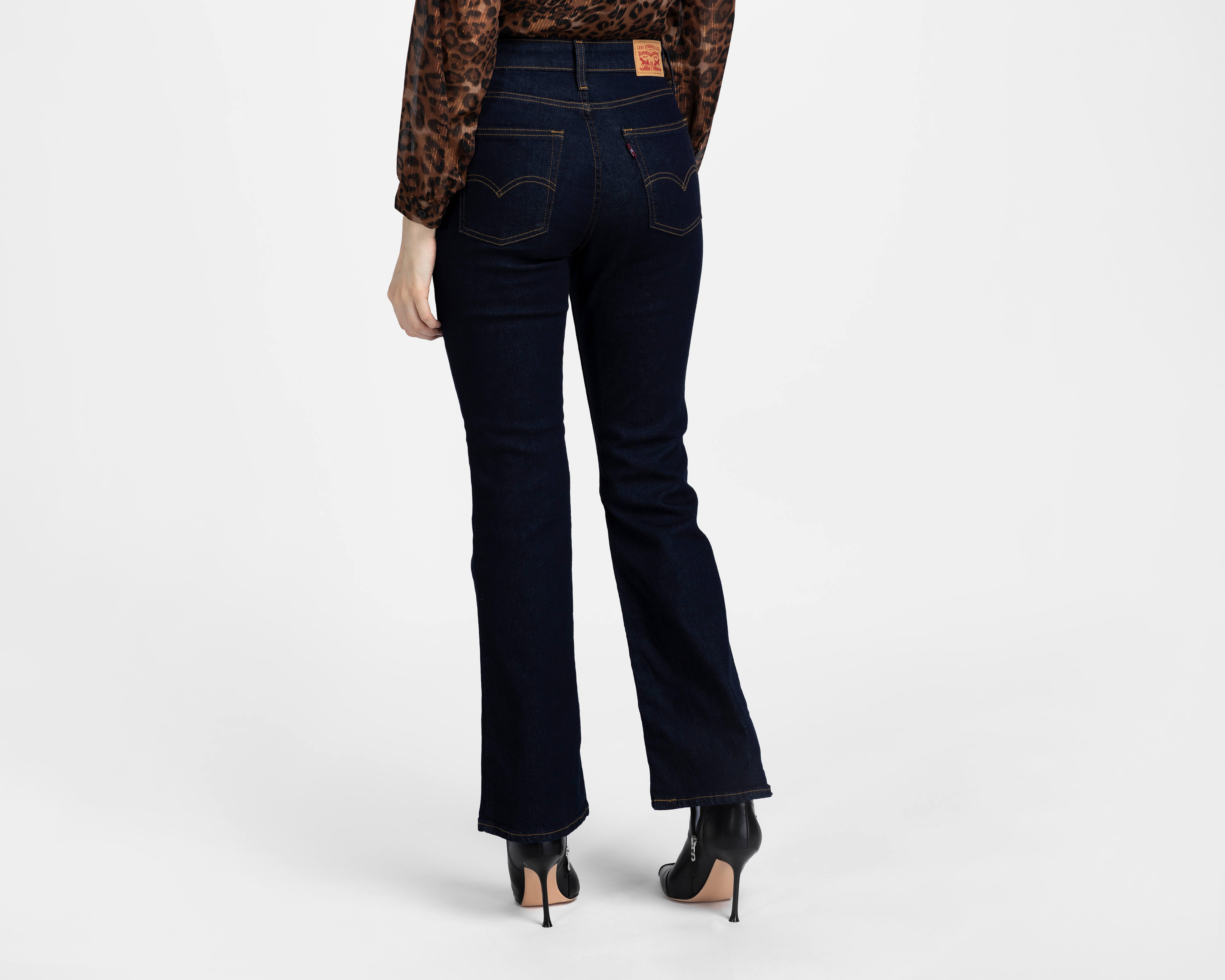 Foto 4 pulgar | Foto 3 | Jeans Levi's 725 High Rise Bootcut para Mujer