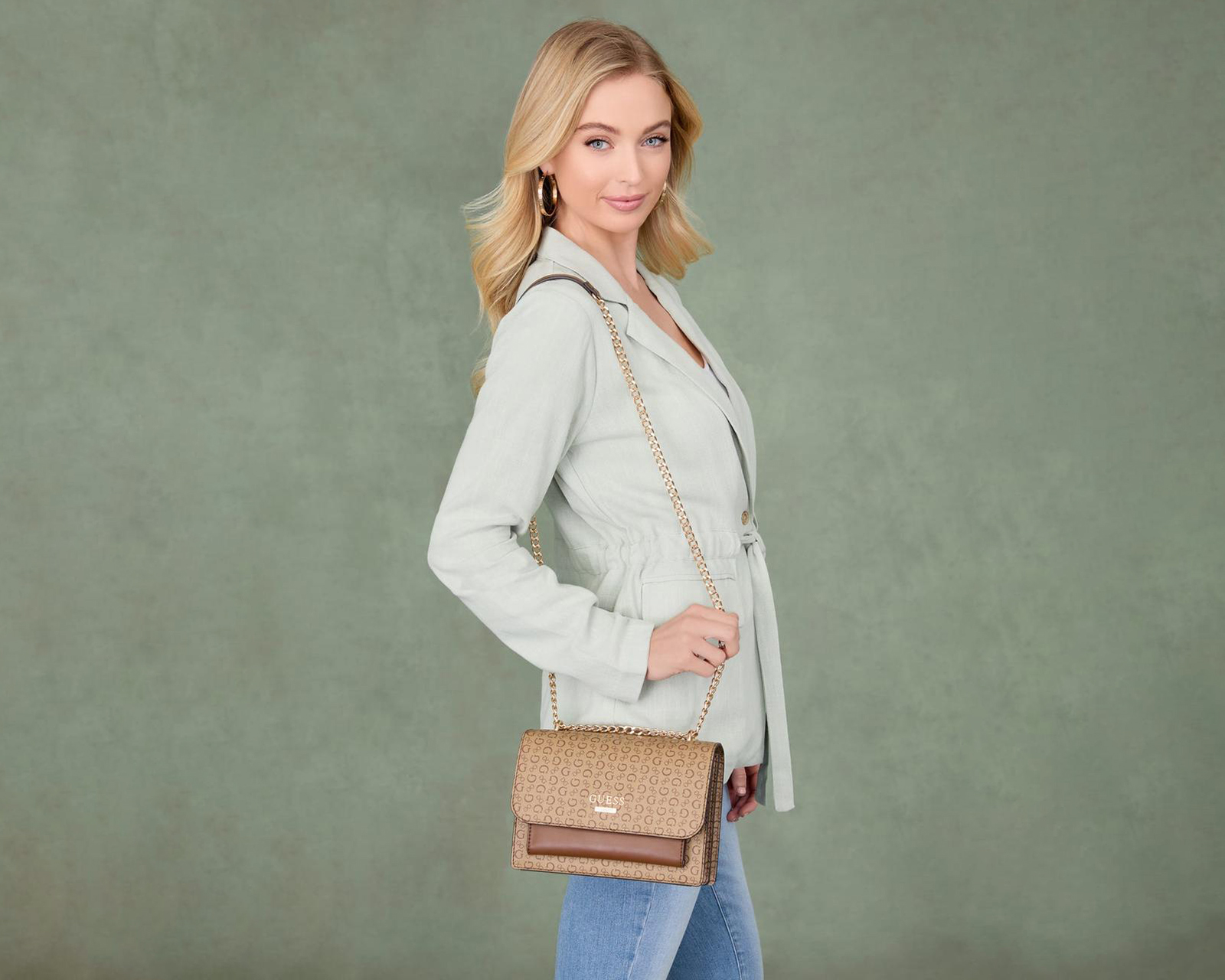 Foto 6 pulgar | Foto 5 | Bolsa Cruzada Guess Beryln