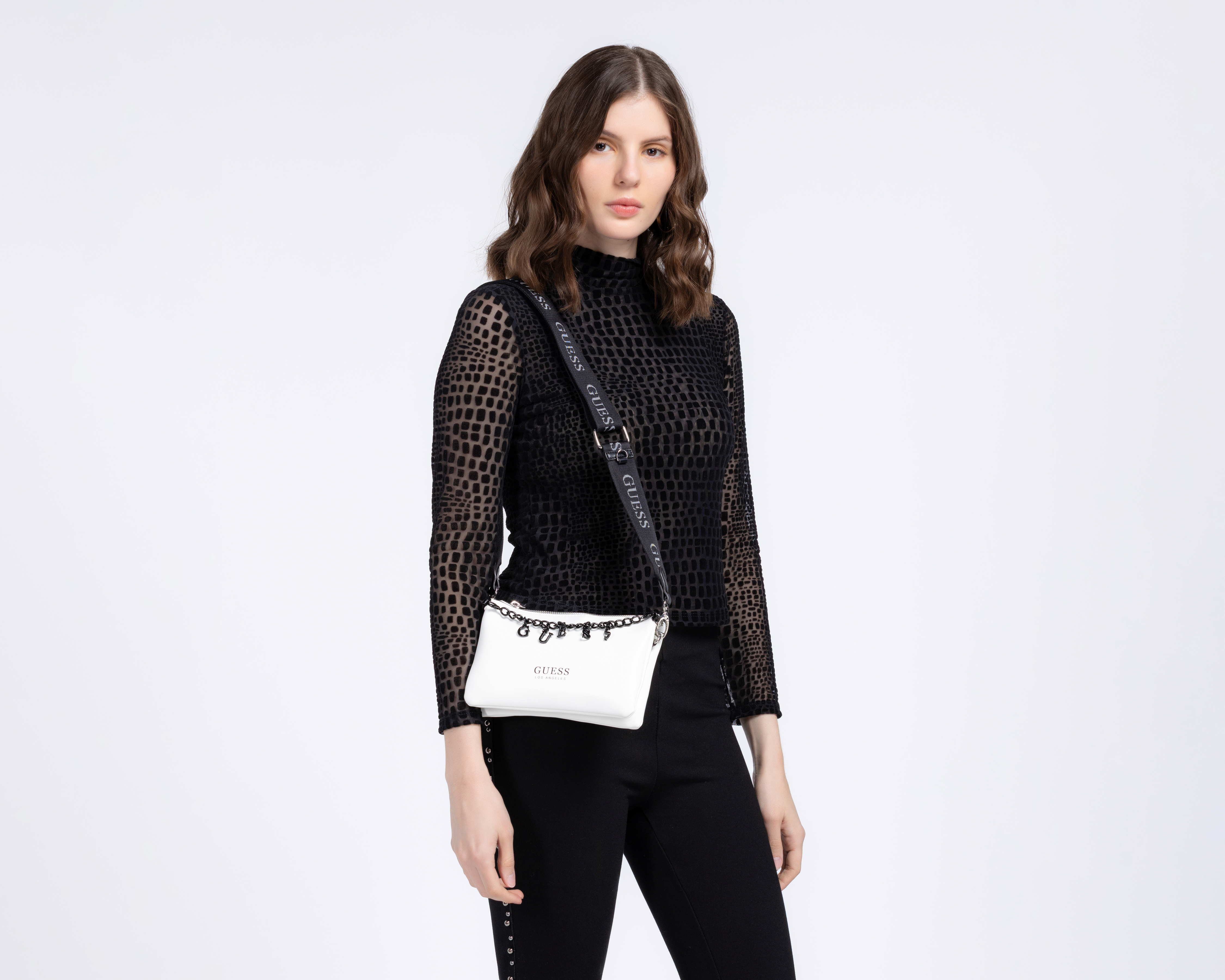 Foto 5 | Foto 5 | Bolsa Cruzada Guess Amaranthta con Monedero