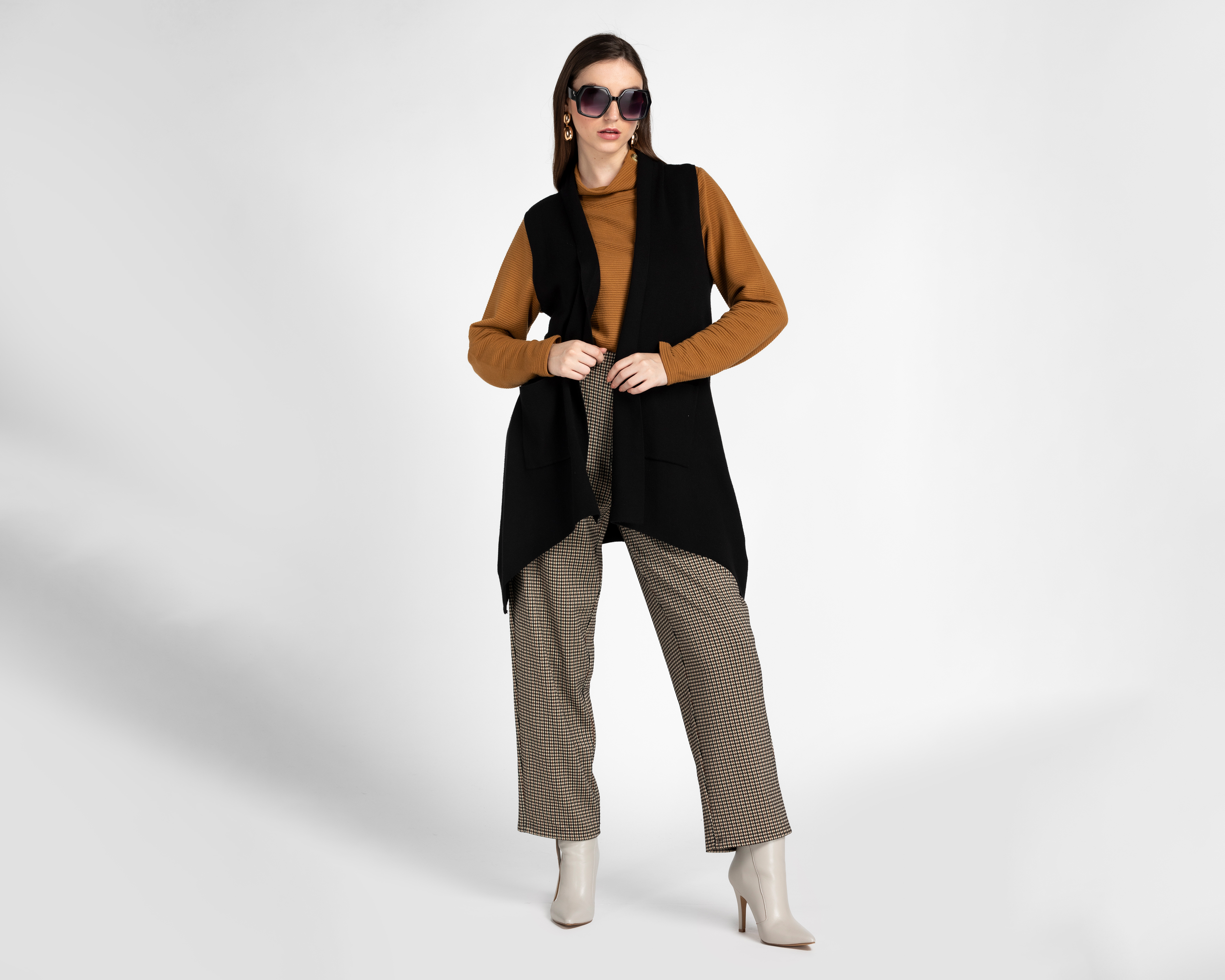 Foto 3 pulgar | Foto 2 | Chaleco Negro Lady Sun para Mujer