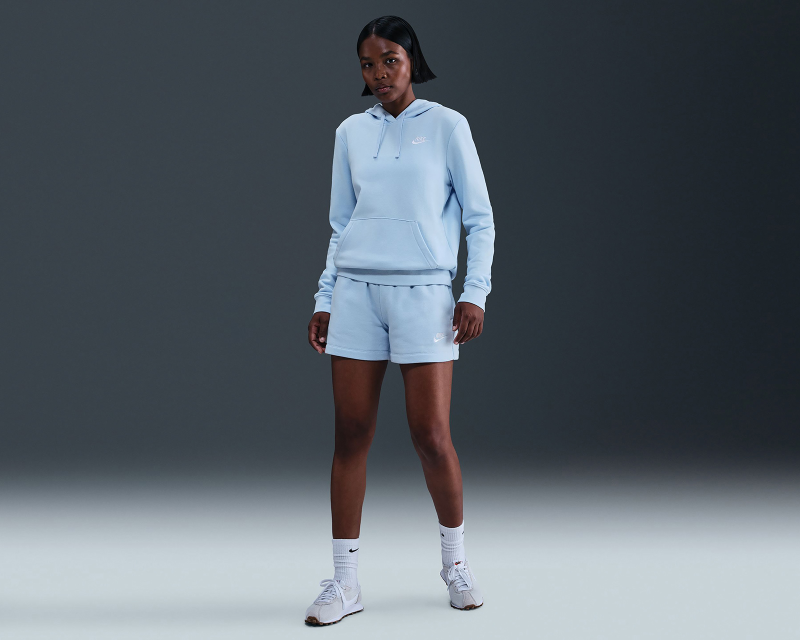 Foto 2 pulgar | Foto 1 | Sudadera Deportiva Nike Club Fleece para Mujer