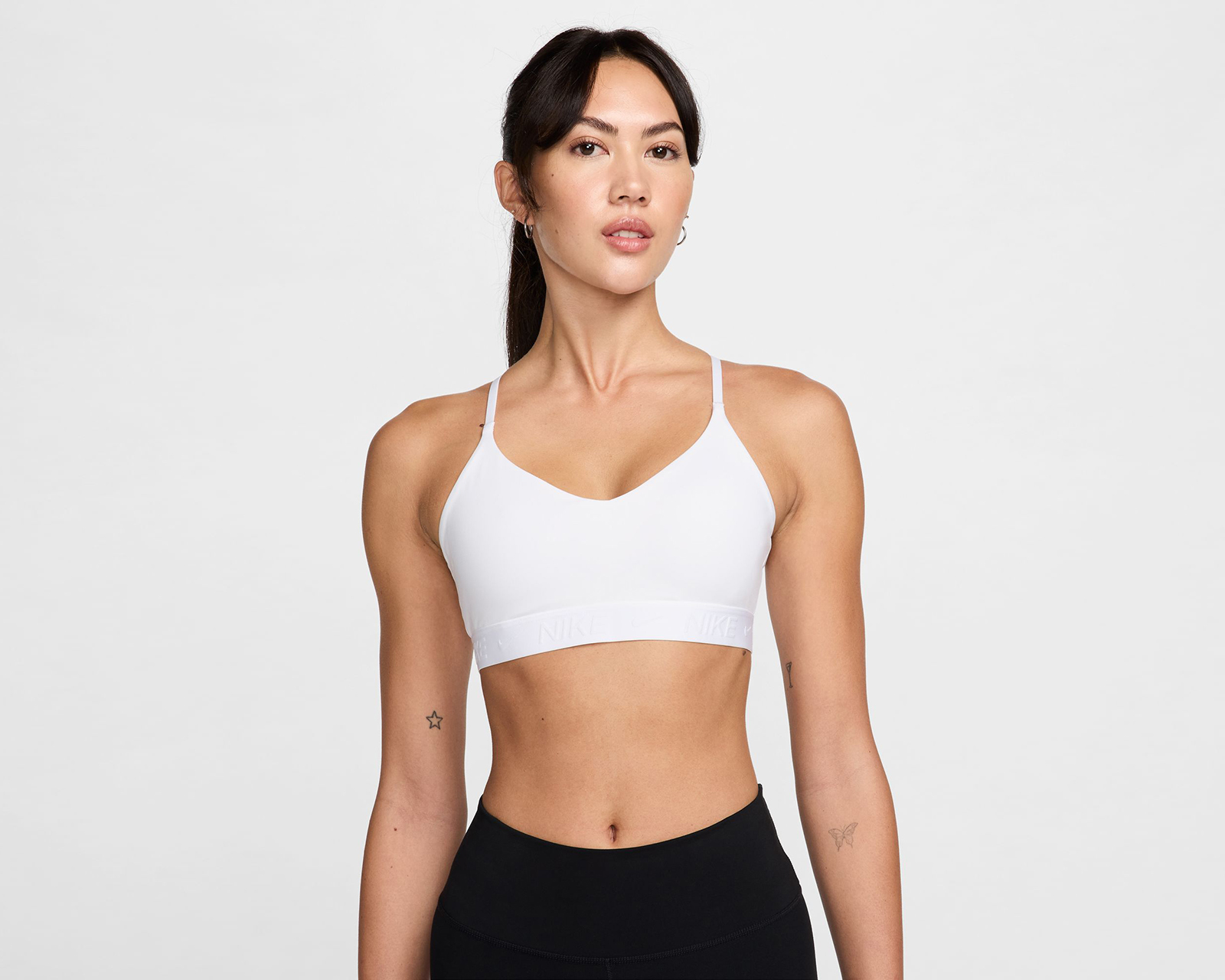 Foto 2 pulgar | Foto 1 | Top Deportivo Nike Indy Light Support Dri-FIT para Mujer