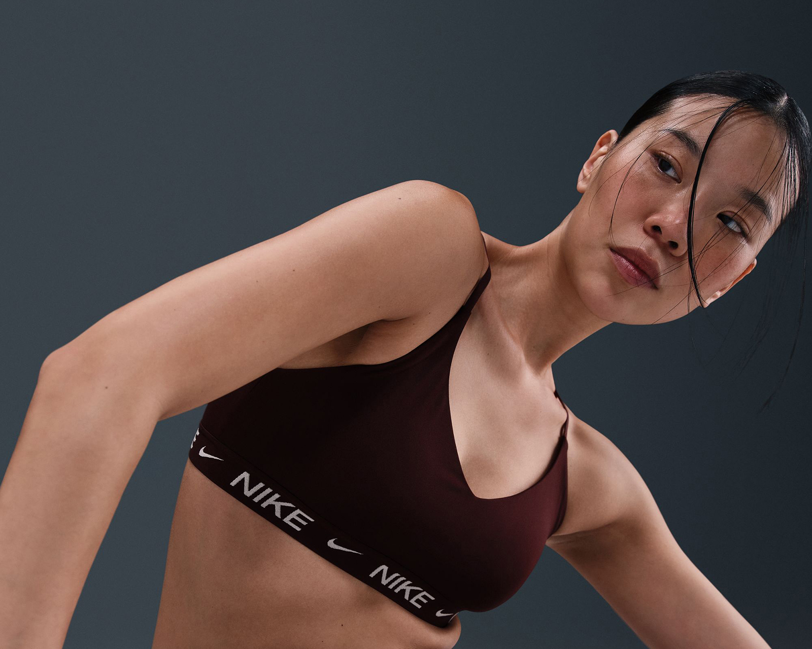 Foto 5 pulgar | Foto 4 | Top Deportivo Nike Indy Dri-Fit para Mujer