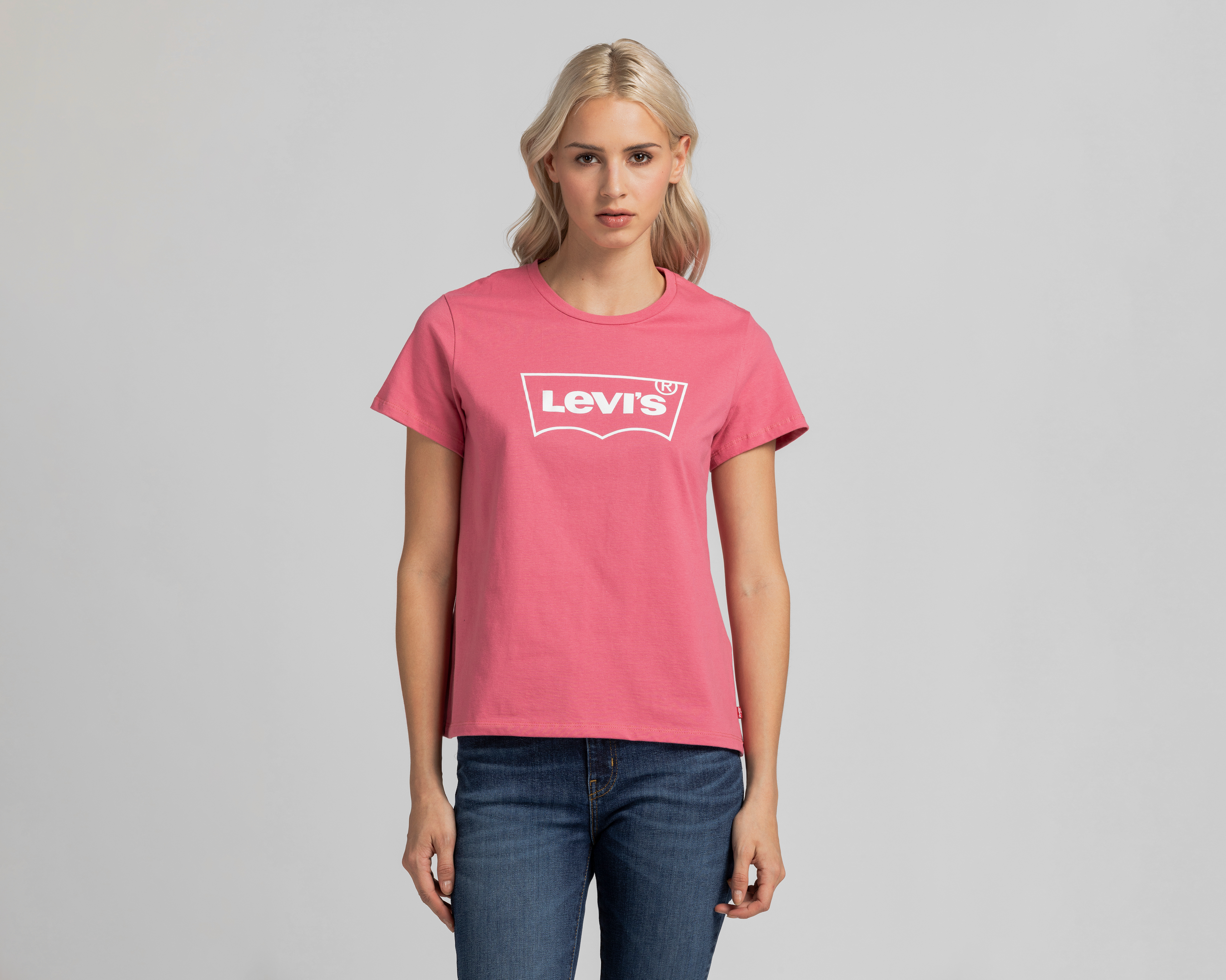 Foto 2 pulgar | Foto 1 | Playera Levi's Rosa para Mujer