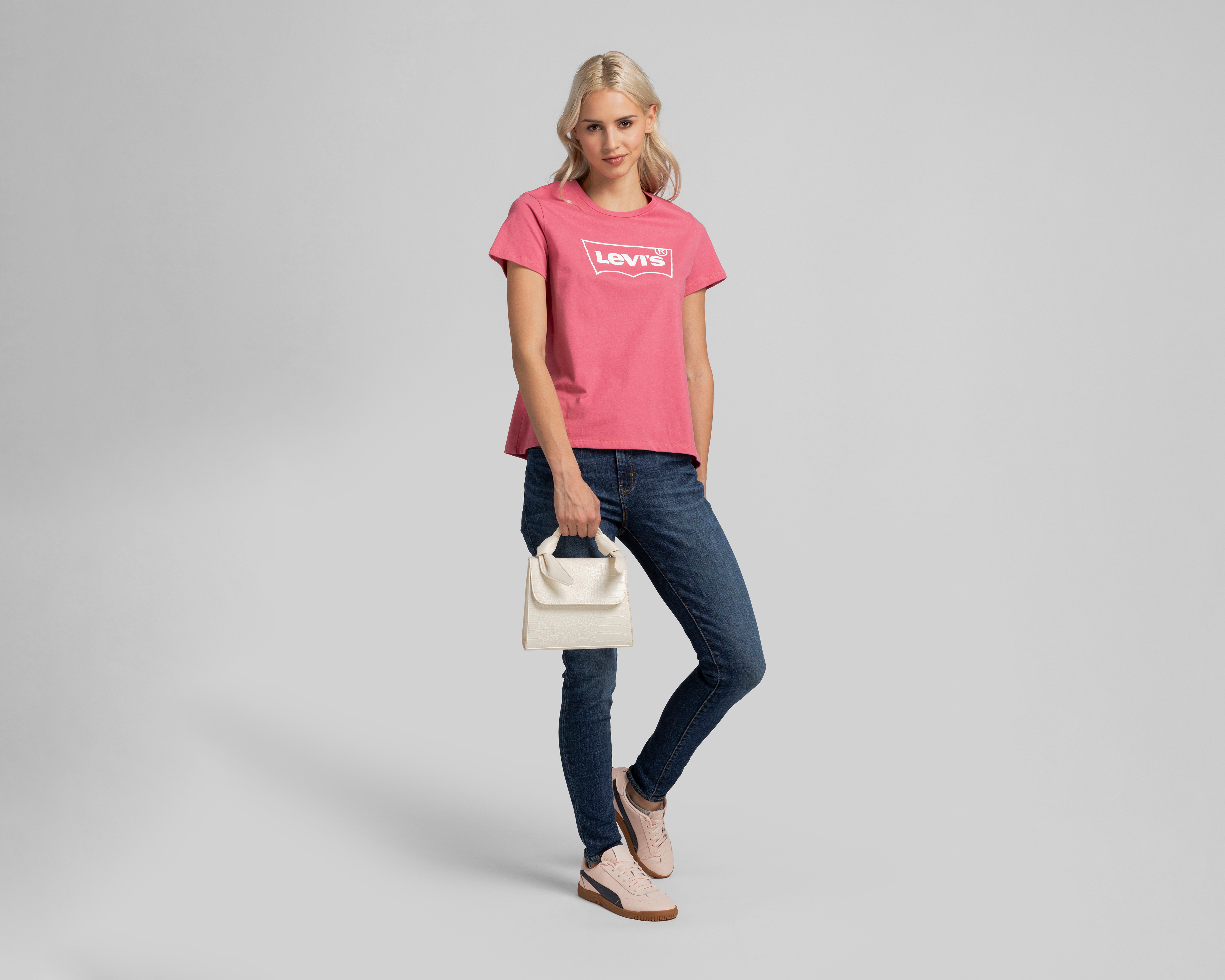 Foto 2 | Foto 2 | Playera Levi's Rosa para Mujer