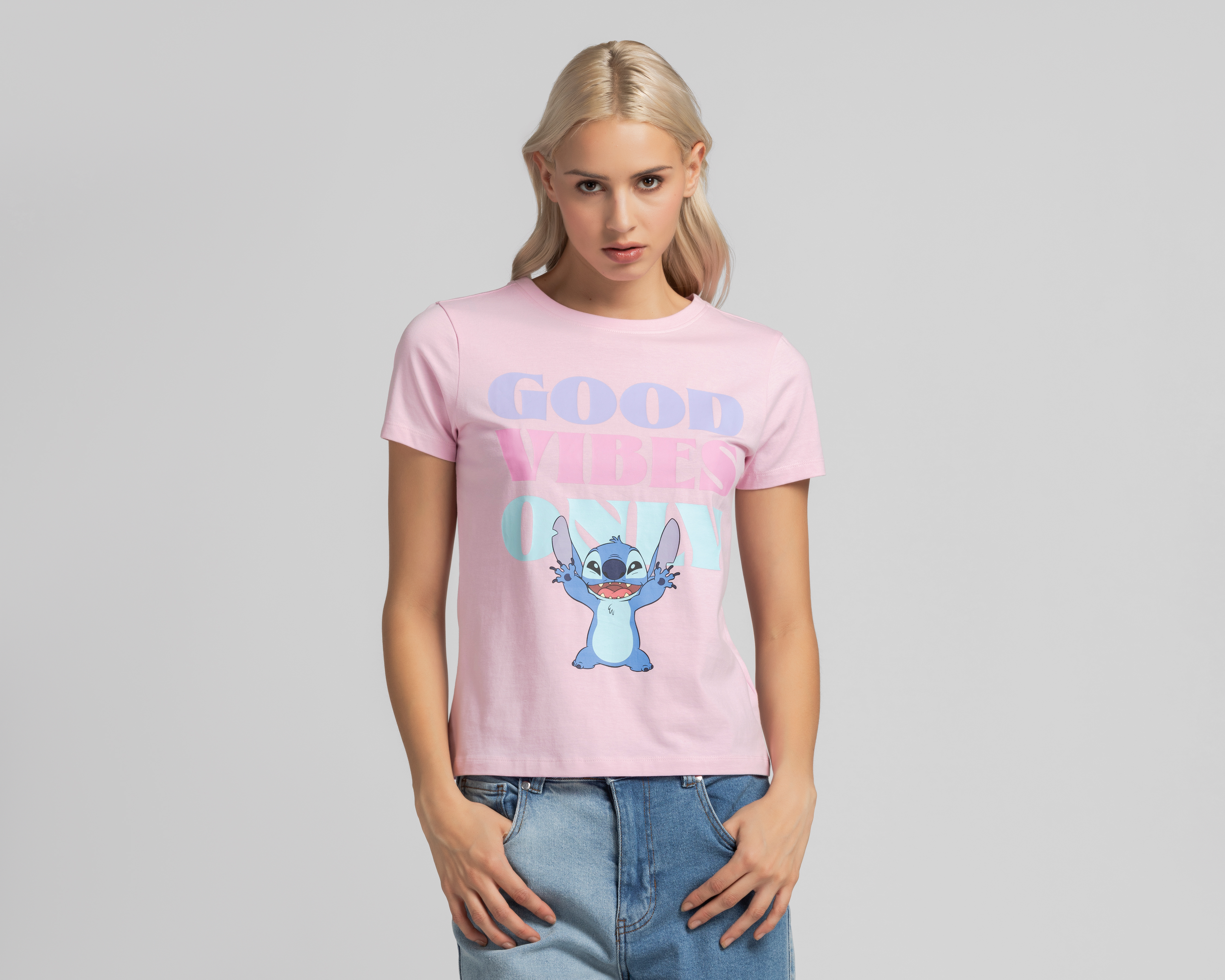 Foto 2 pulgar | Foto 1 | Playera Disney Manga Corta Estampada para Mujer