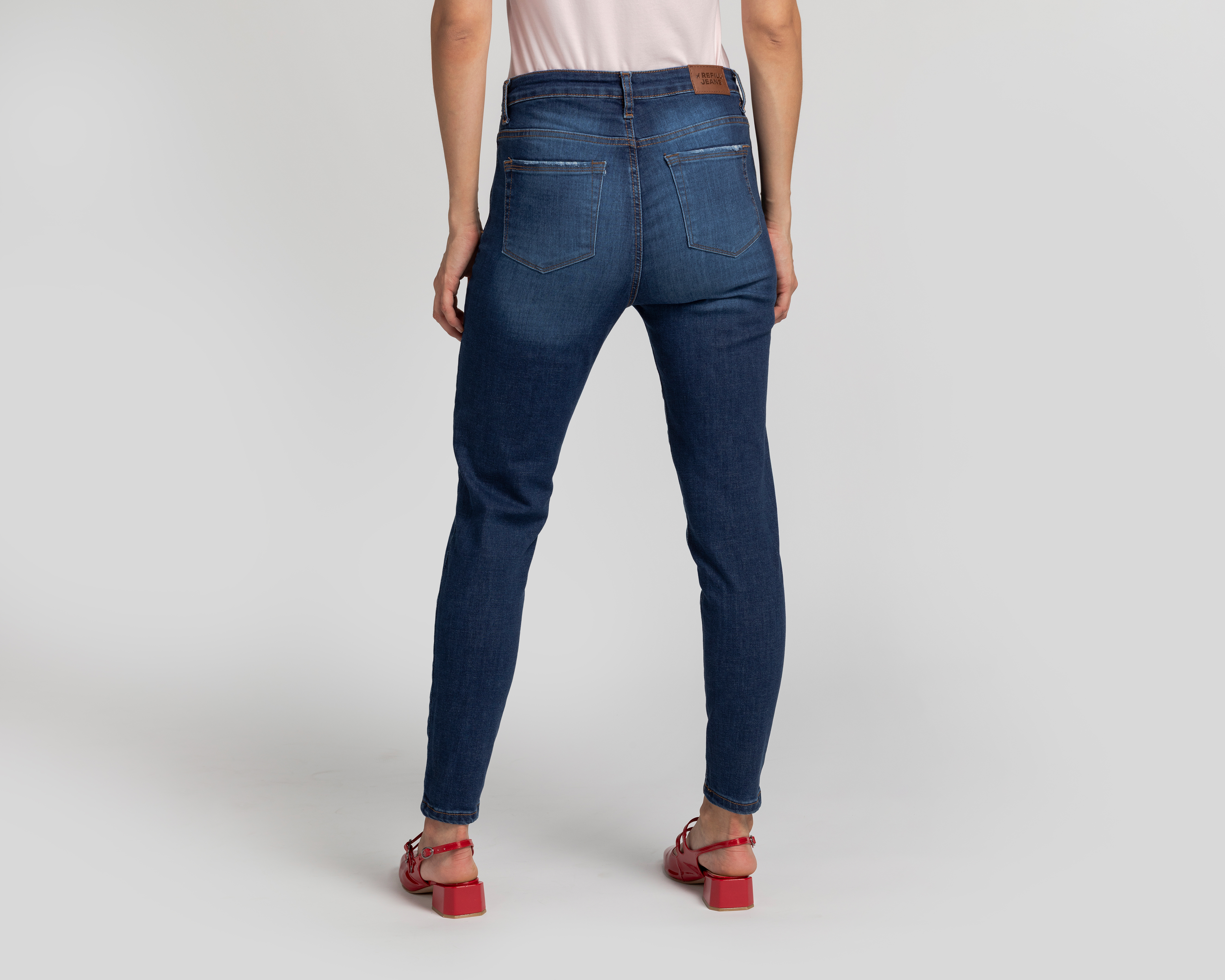 Foto 4 pulgar | Foto 3 | Jeans Skinny Refill para Mujer