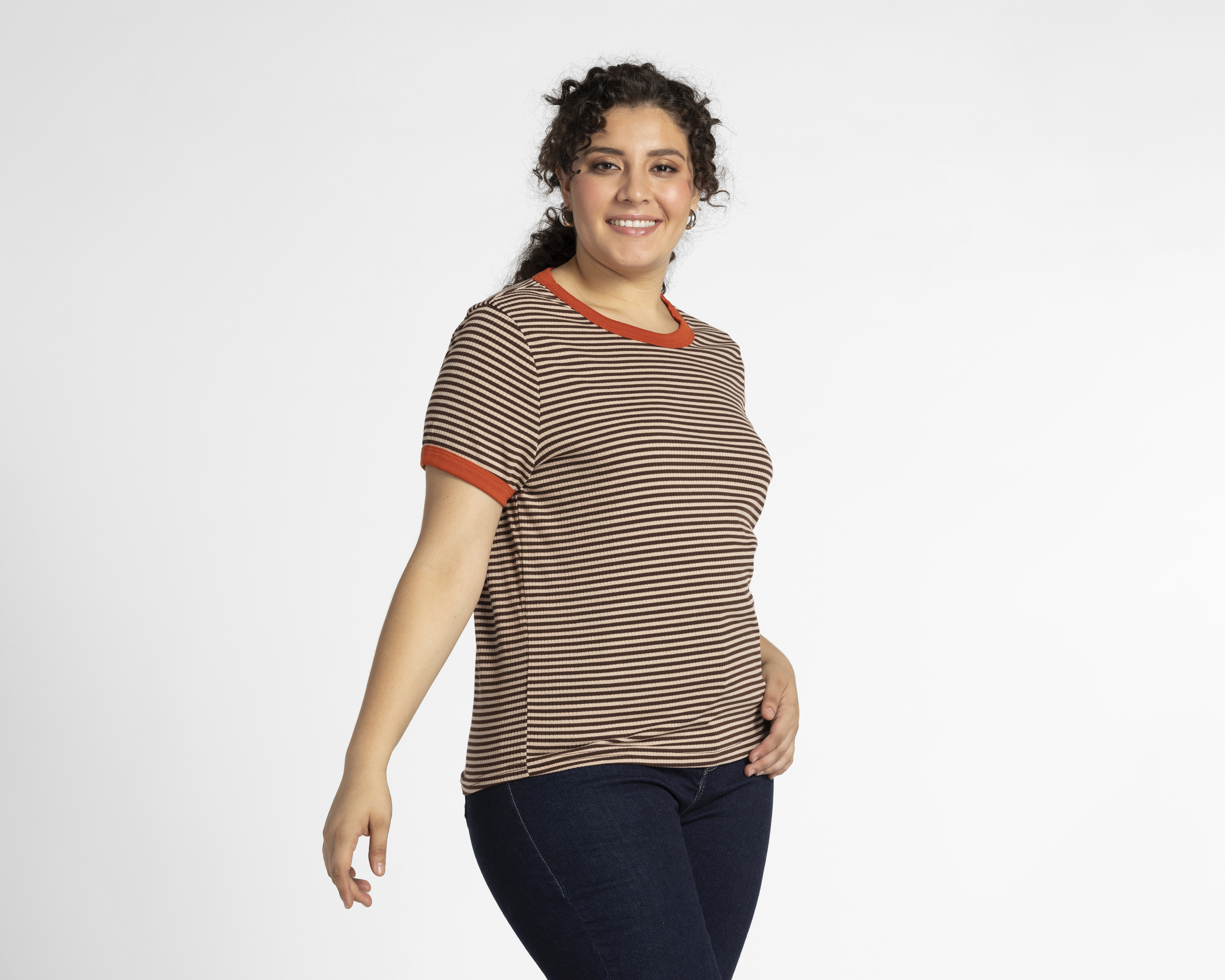 Foto 2 pulgar | Foto 1 | Playera Refill Manga Corta Cuello Redondo