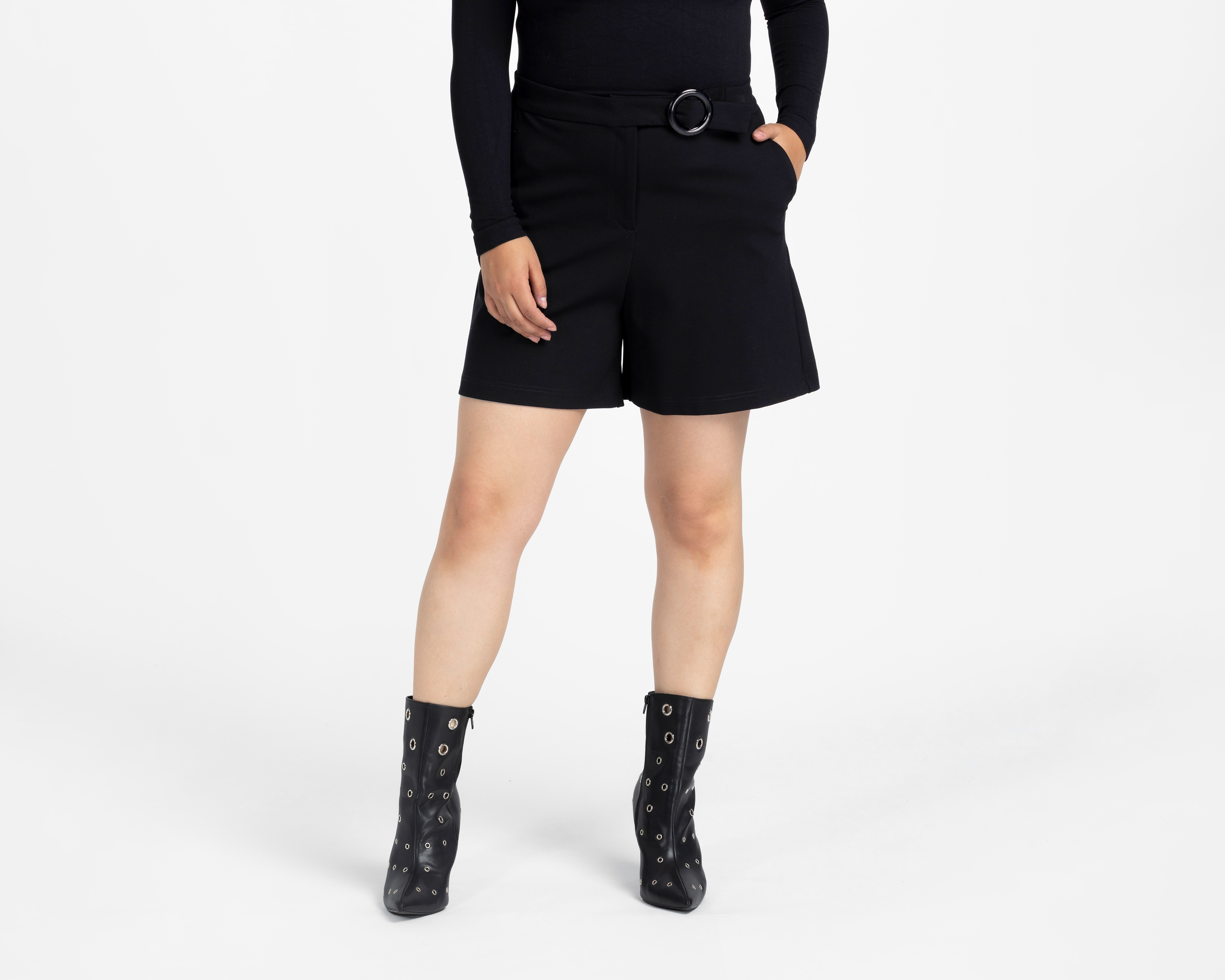 Foto 2 pulgar | Foto 1 | Short Sahara con Cinturón para Mujer