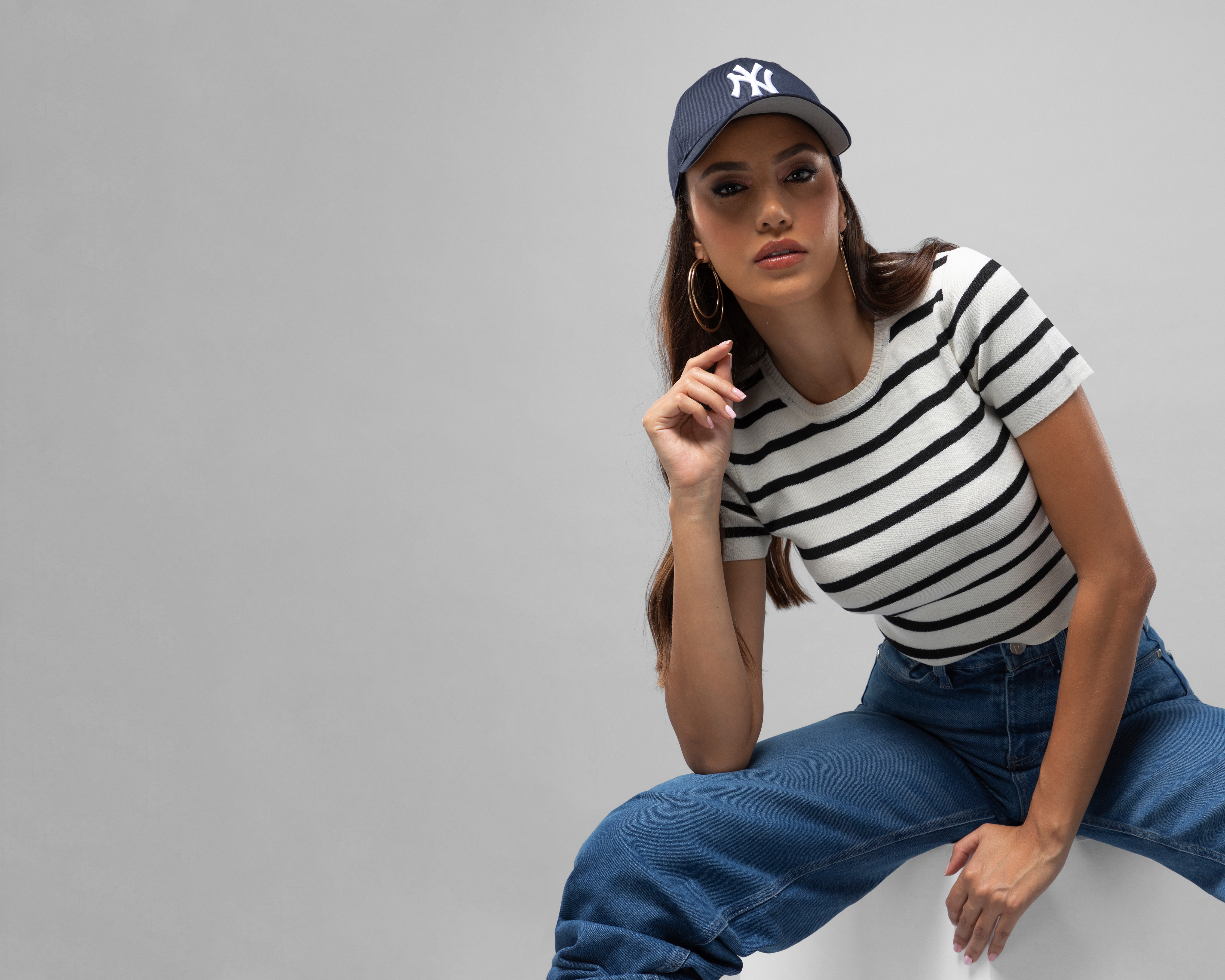 Foto 3 pulgar | Foto 2 | Playera Jennifer Lopez de Rayas para Mujer