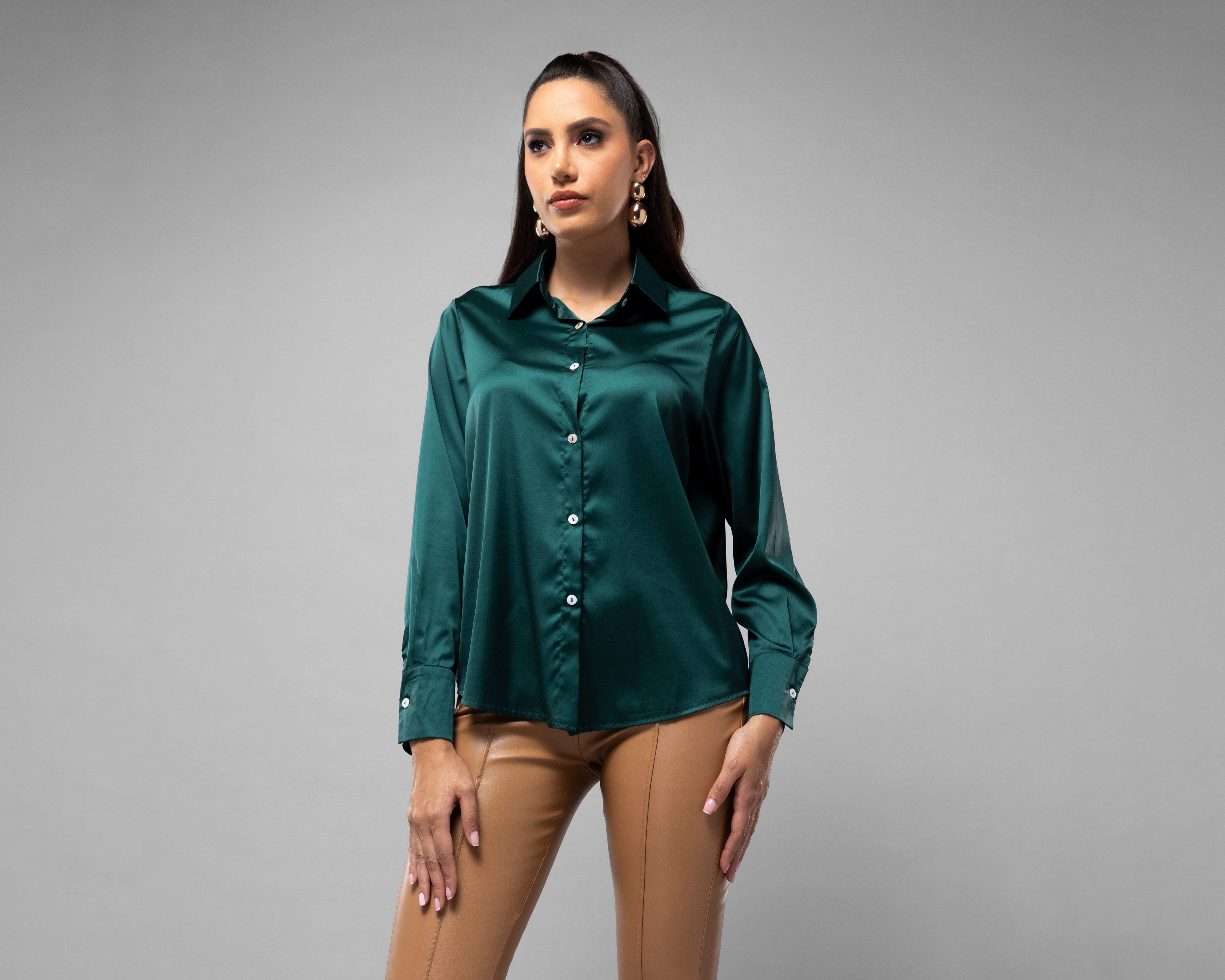 Foto 2 pulgar | Foto 1 | Camisa Jennifer Lopez Satinada para Mujer