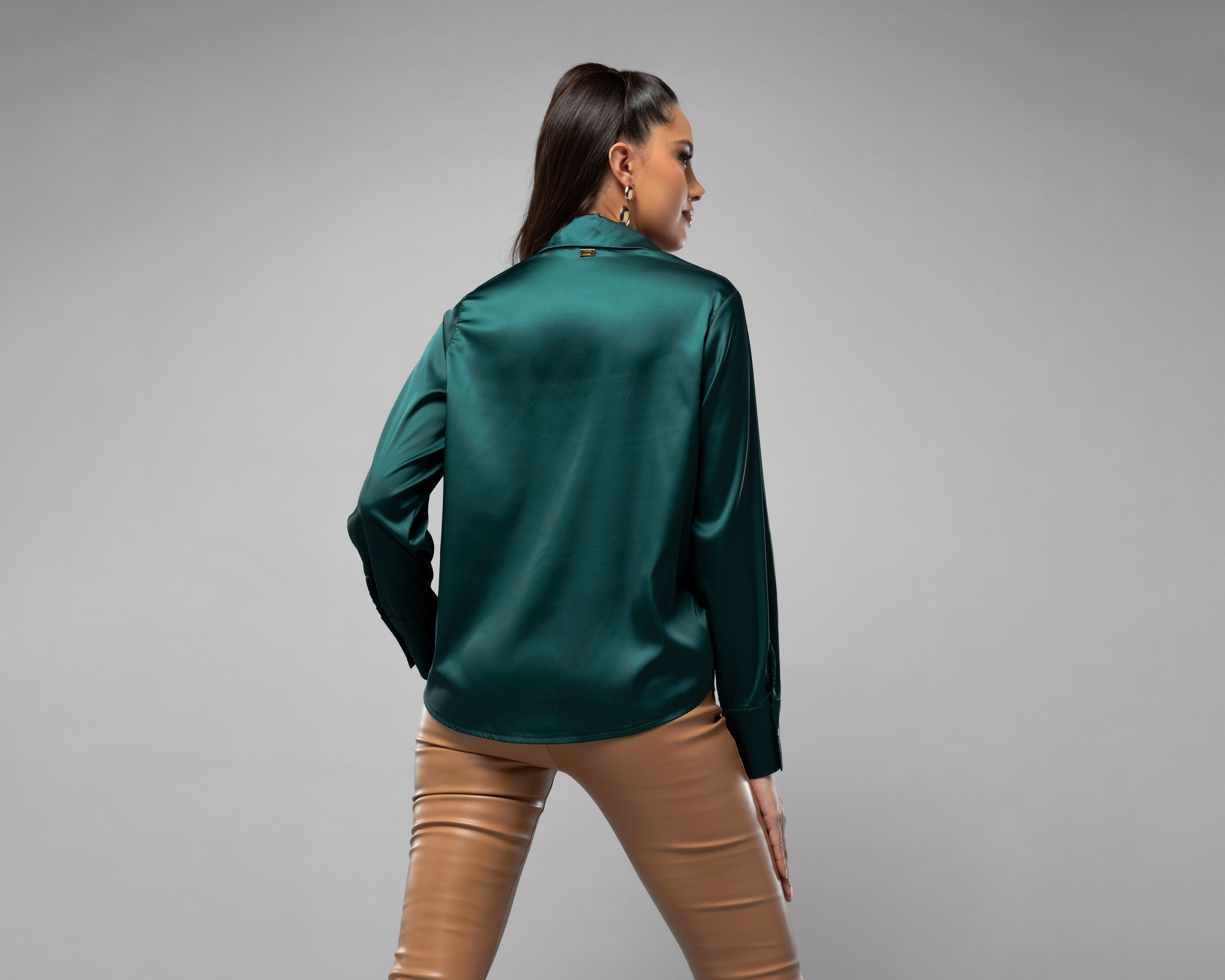 Foto 4 pulgar | Foto 3 | Camisa Jennifer Lopez Satinada para Mujer