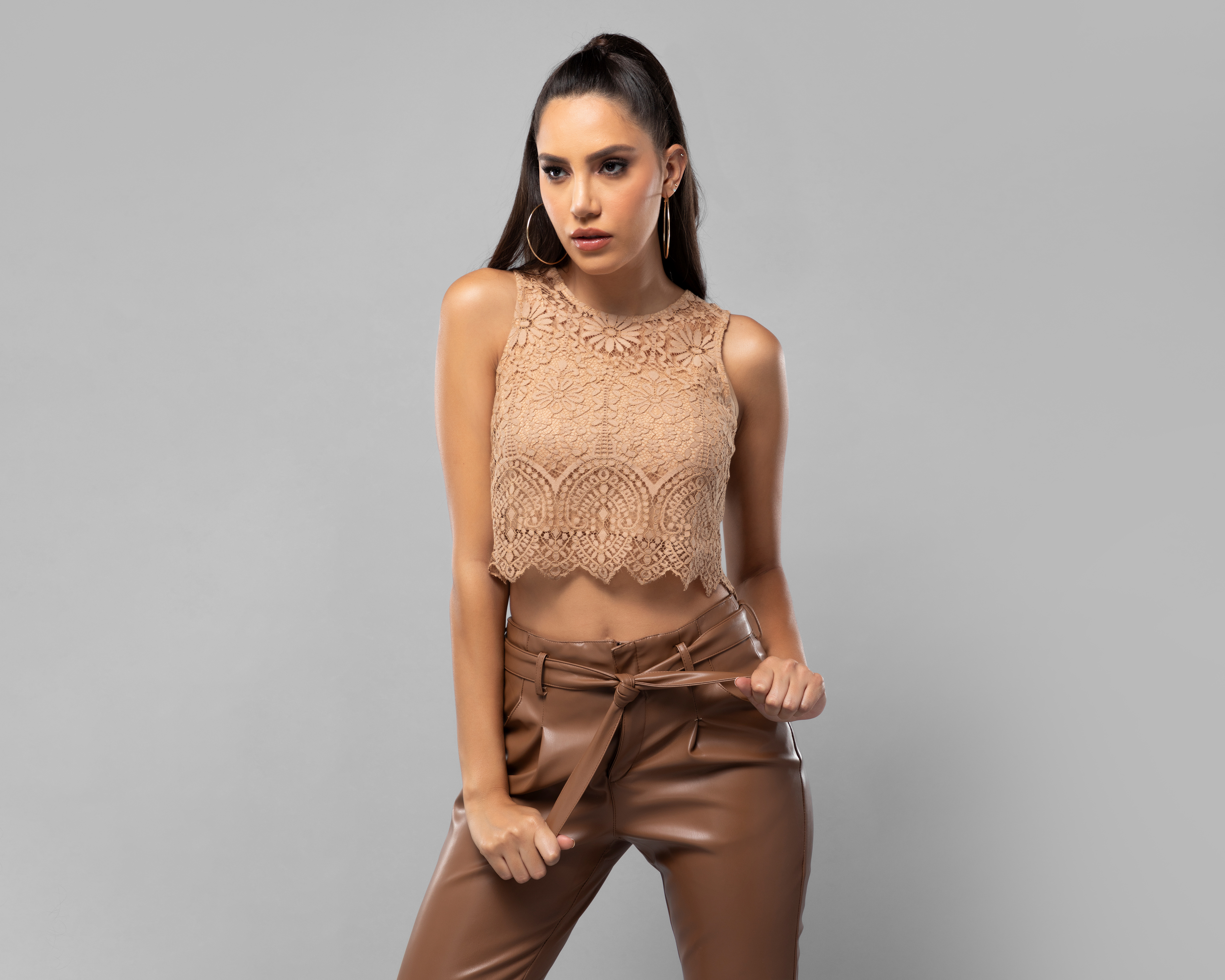 Foto 2 pulgar | Foto 1 | Blusa Jennifer Lopez con Encaje para Mujer