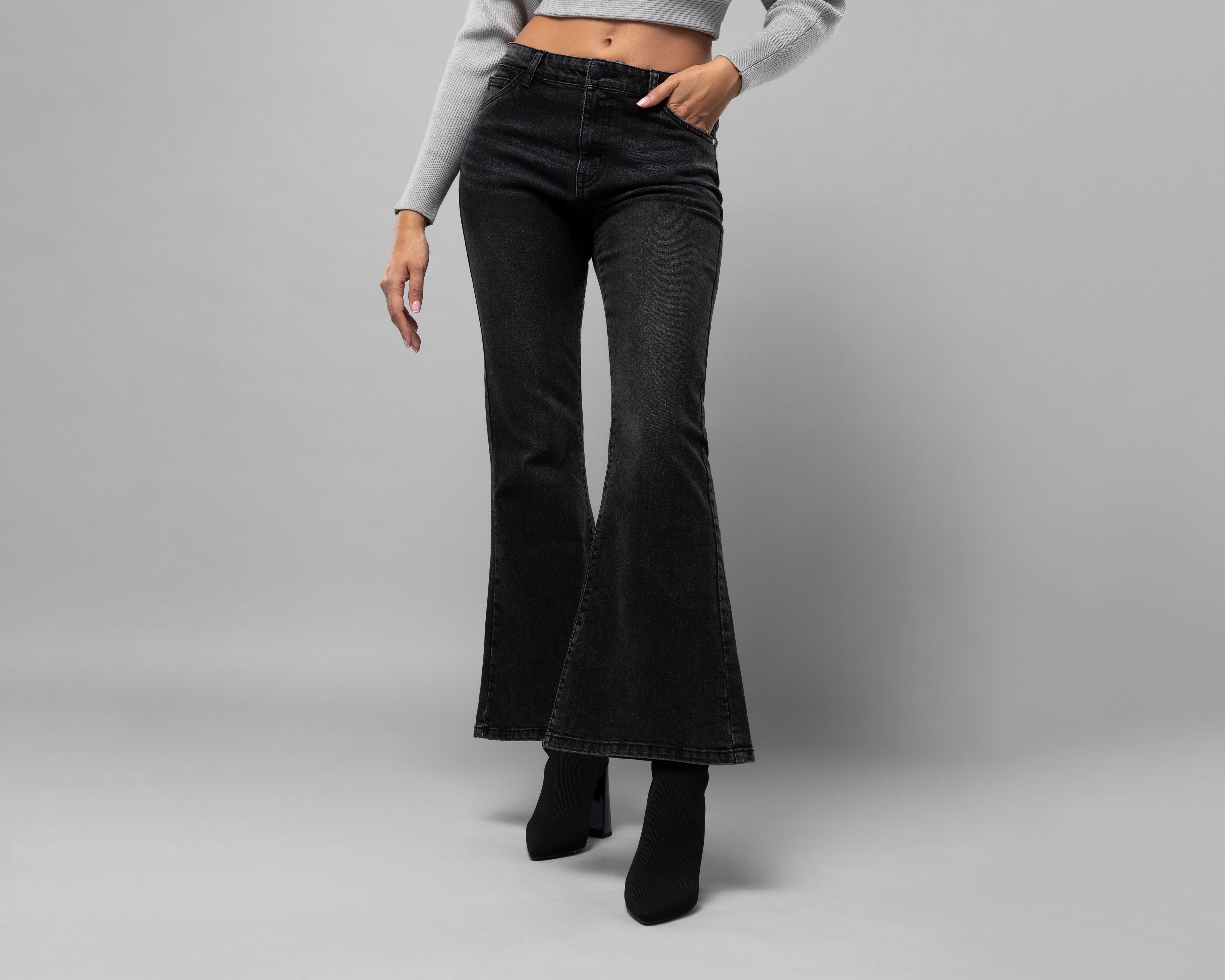 Foto 2 pulgar | Foto 1 | Jeans Flare Jennifer Lopez para Mujer