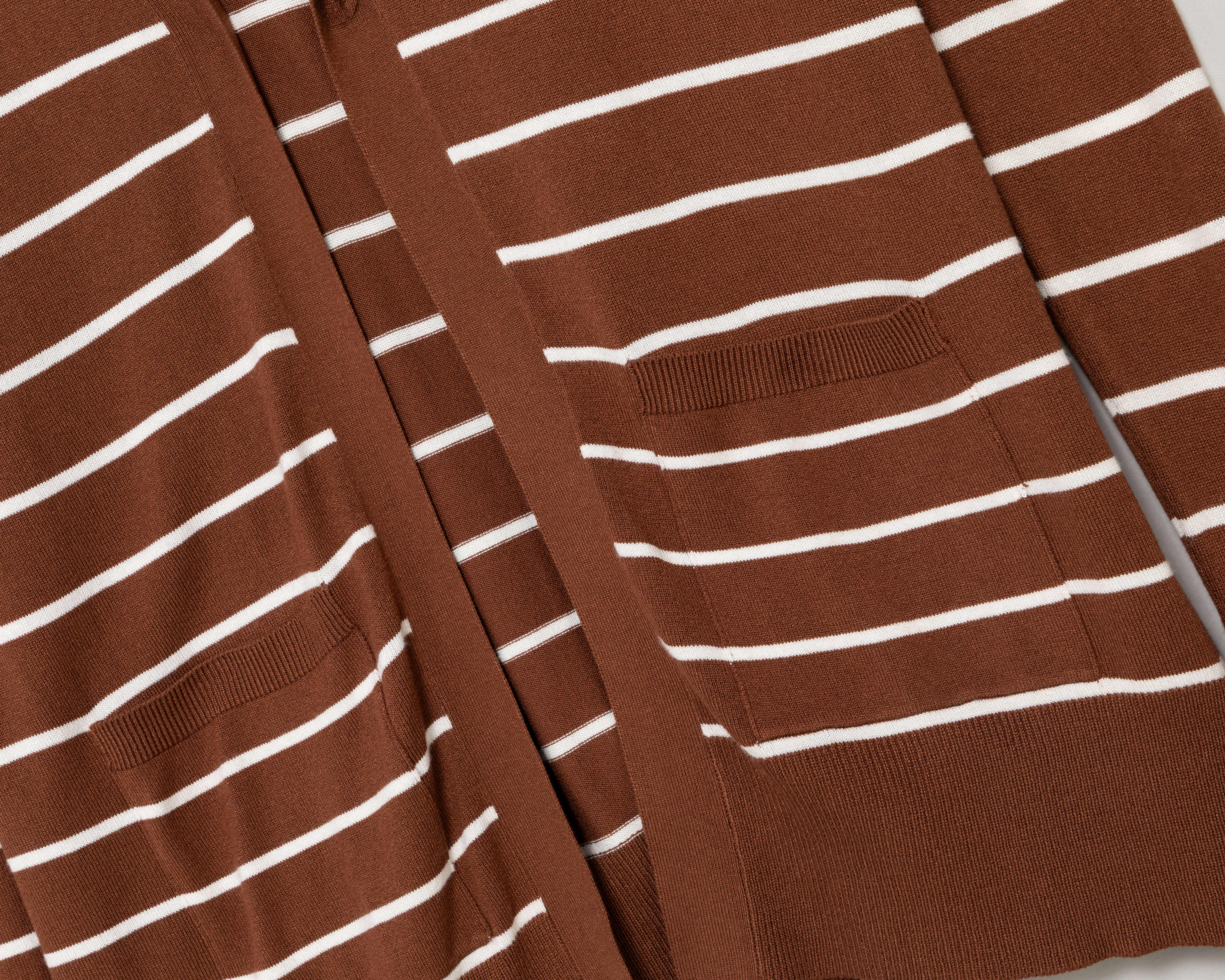 Foto 4 pulgar | Foto 3 | Cárdigan a Rayas Sahara para Mujer