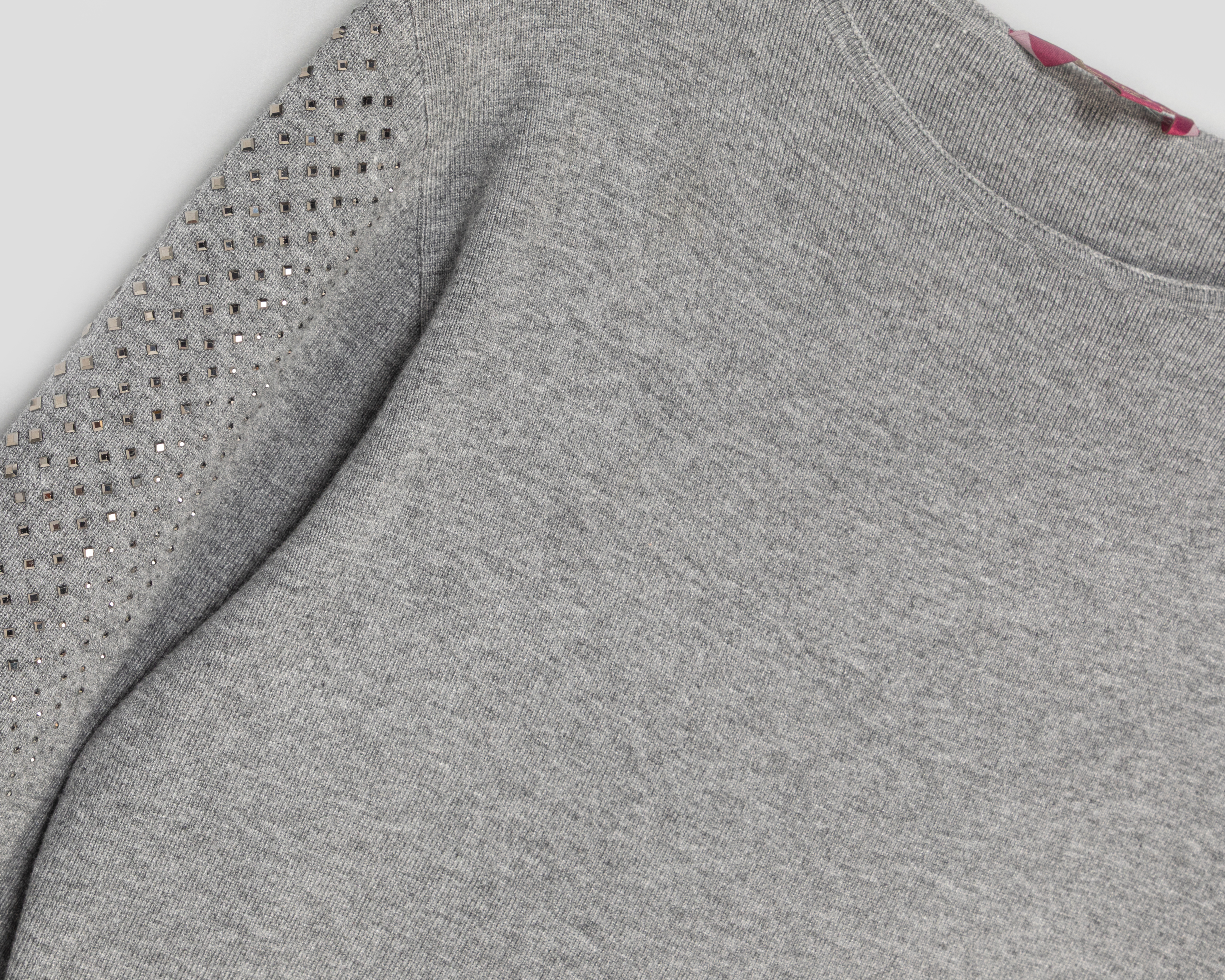 Foto 4 pulgar | Foto 3 | Suéter Gris Sahara para Mujer