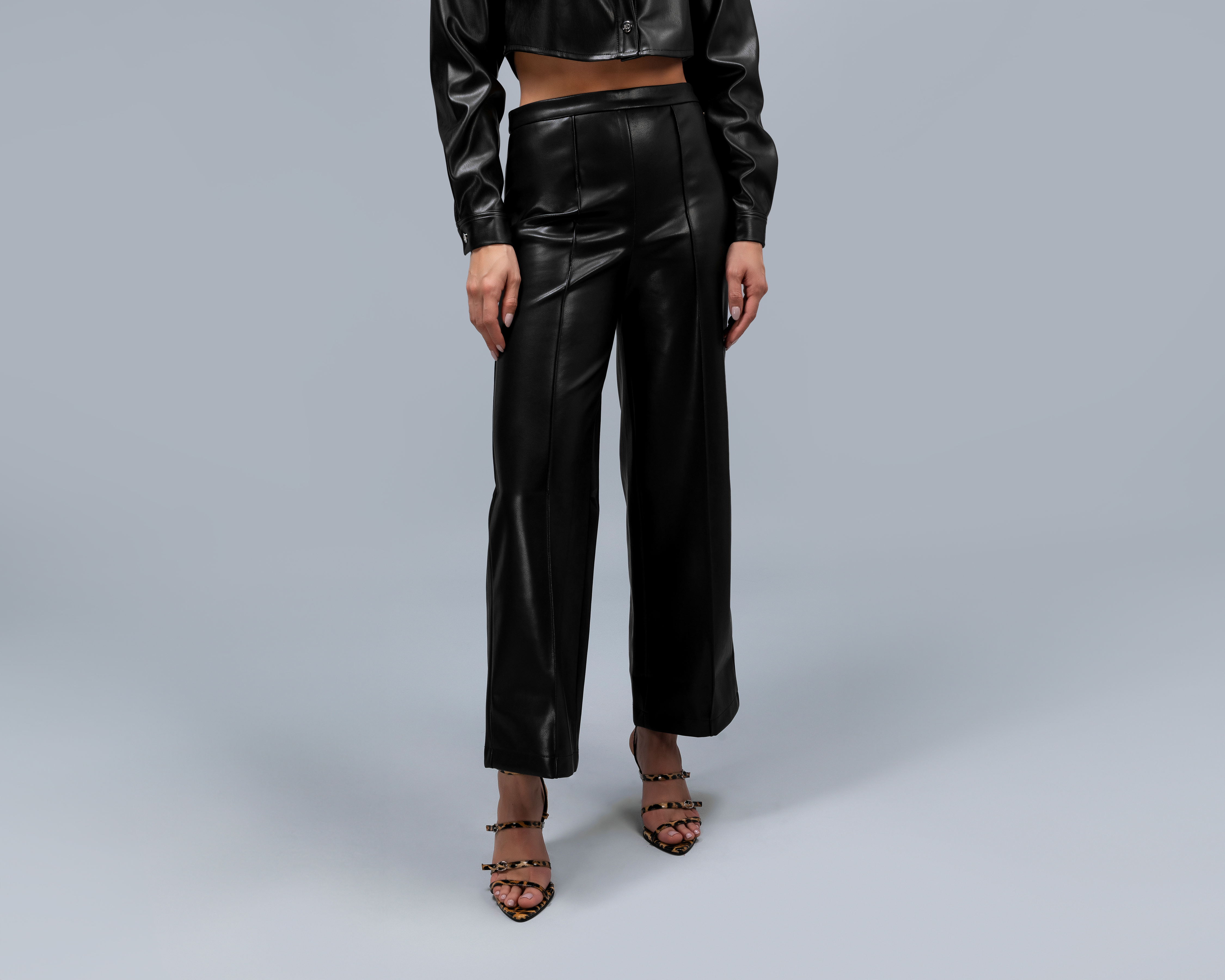 Foto 3 pulgar | Foto 2 | Pantalón Flare Jennifer Lopez Negro para Mujer