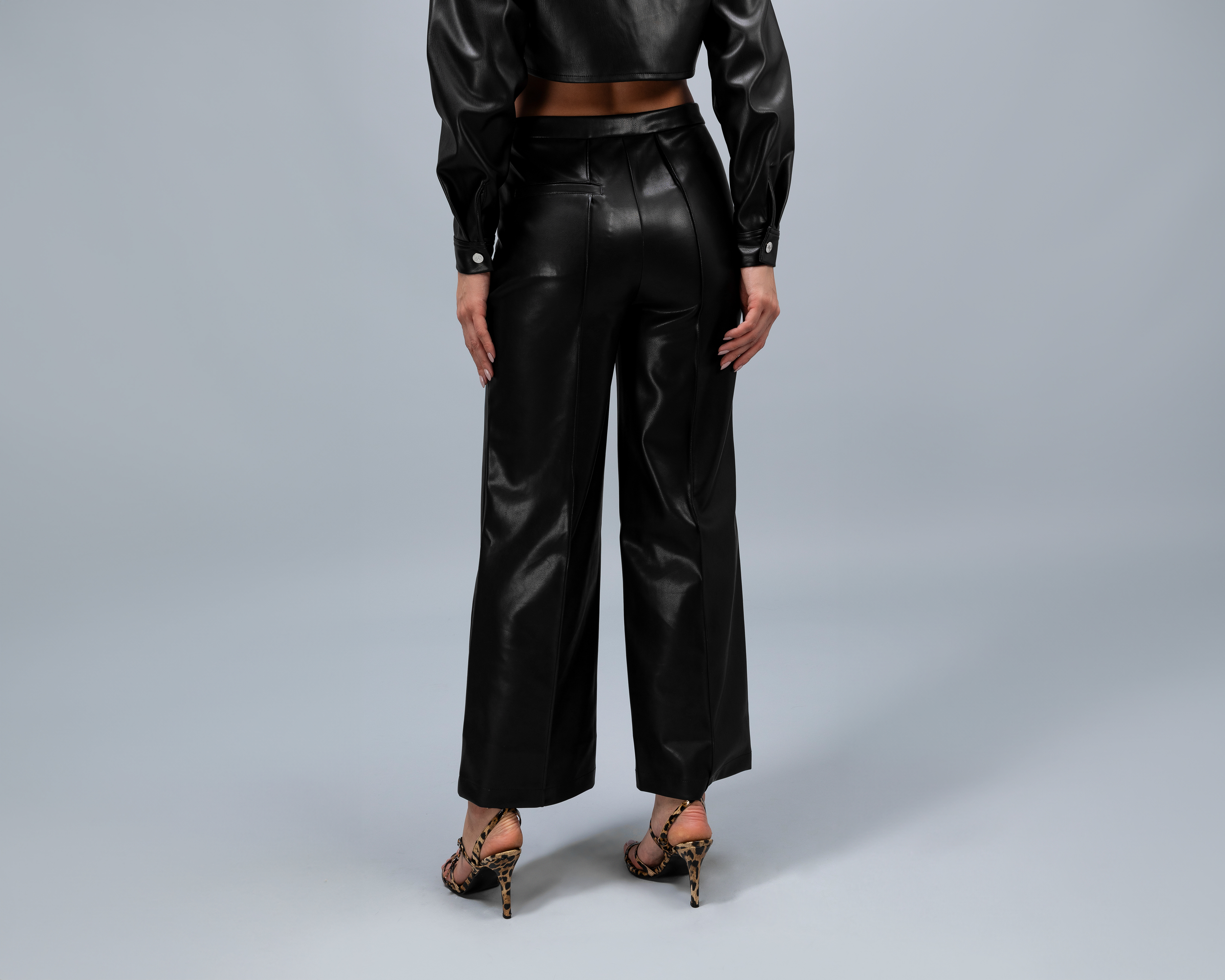 Foto 4 pulgar | Foto 3 | Pantalón Flare Jennifer Lopez Negro para Mujer