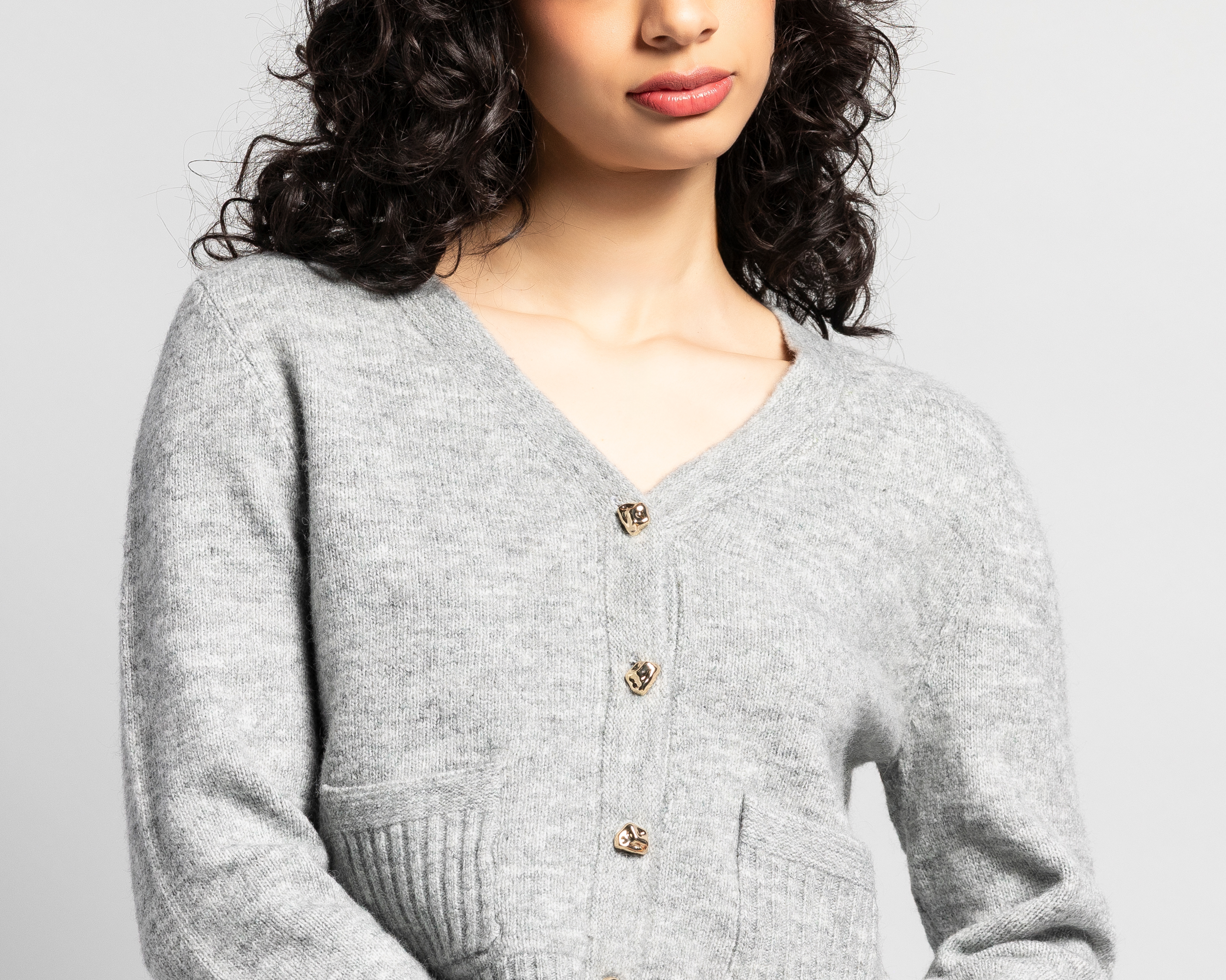 Foto 5 pulgar | Foto 4 | Suéter Gris Strona para Mujer